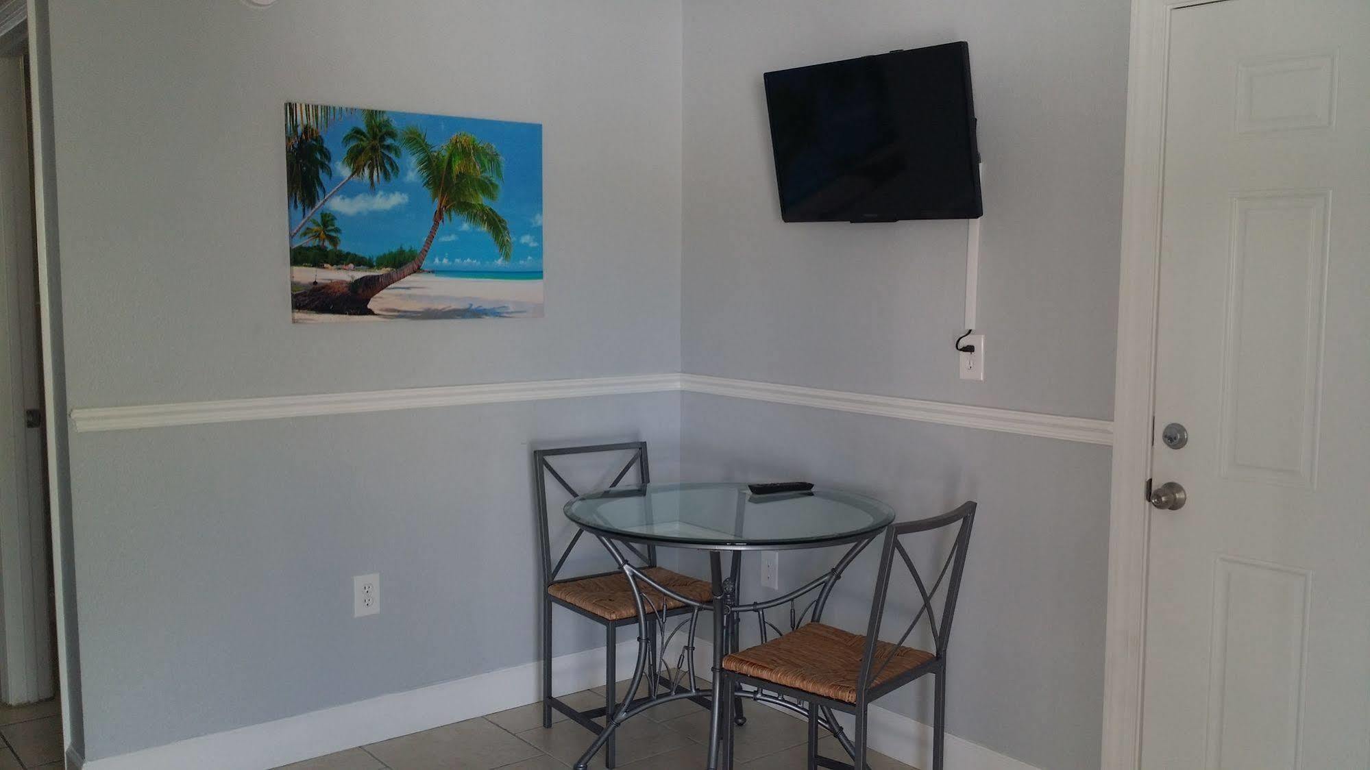 Paradise Lakes Resort, Clothing Optional - Adult Only Land O' Lakes