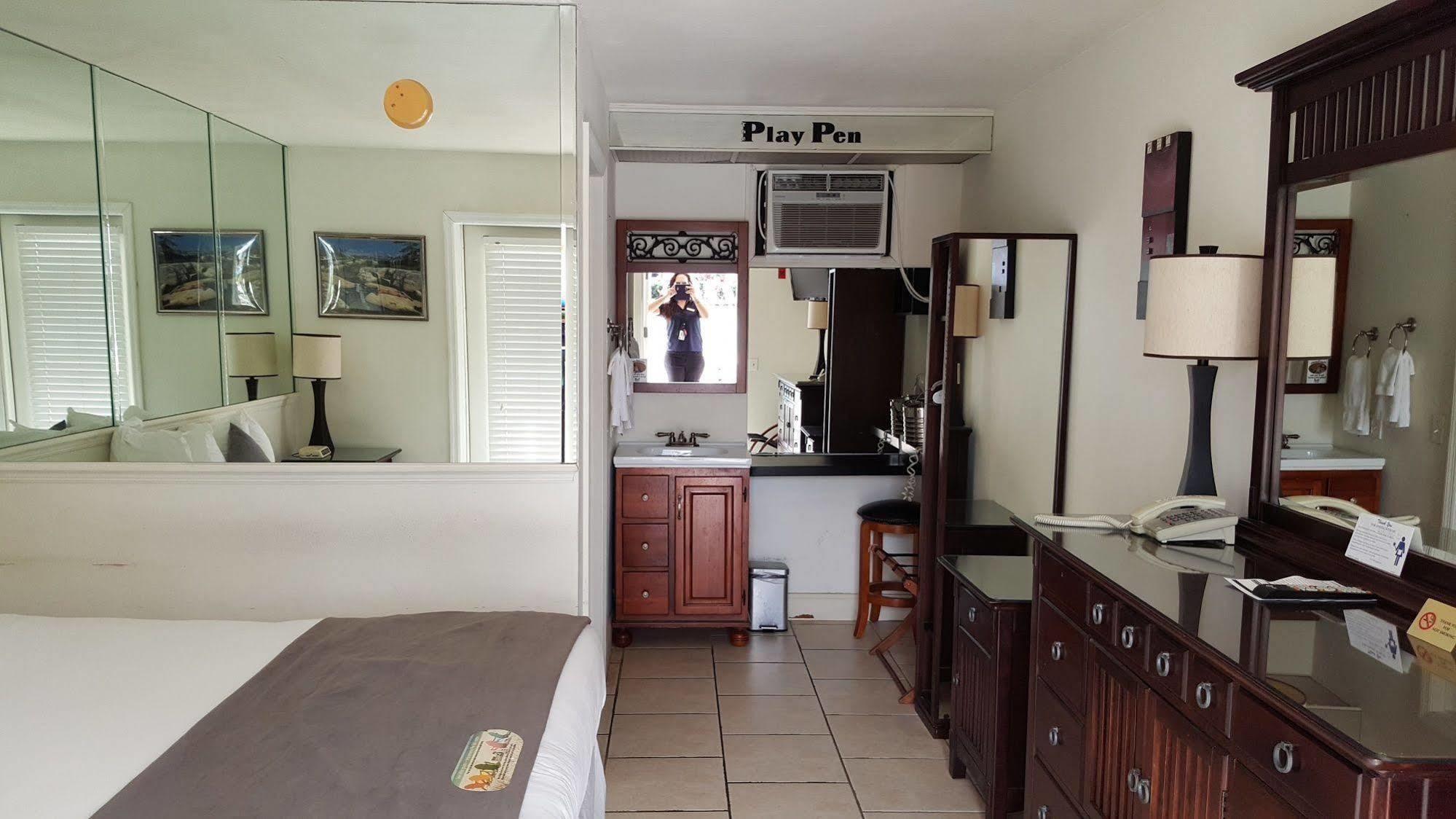 Paradise Lakes Resort, Clothing Optional - Adult Only Hotel 3*