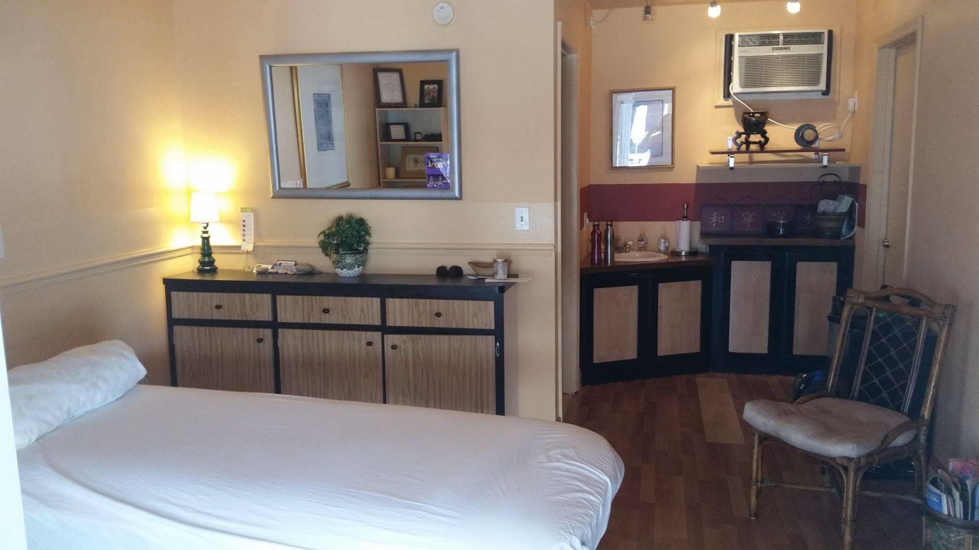 Paradise Lakes Resort, Clothing Optional - Adult Only Hotel 3*