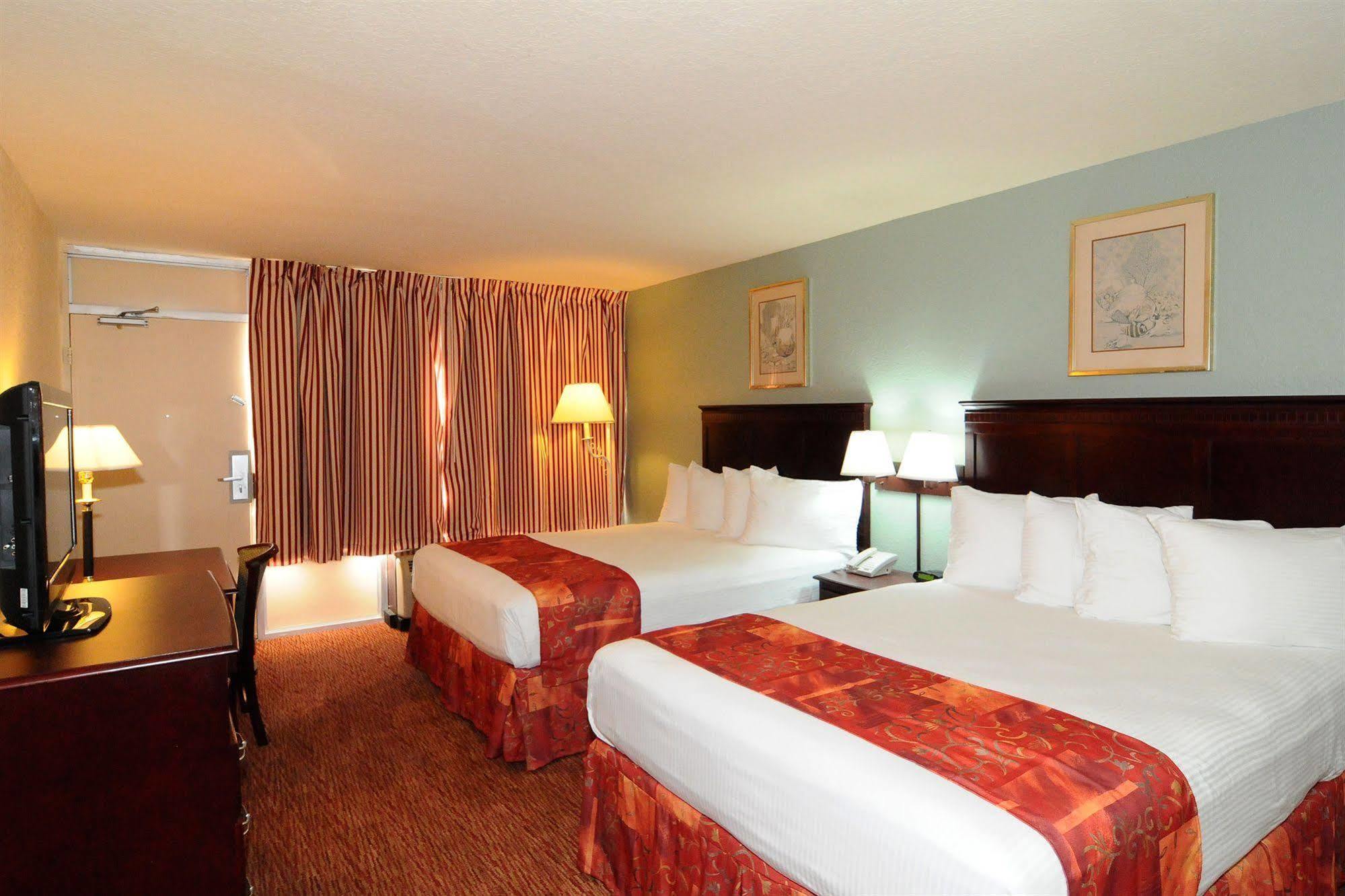 Magnuson & Marina Hotel