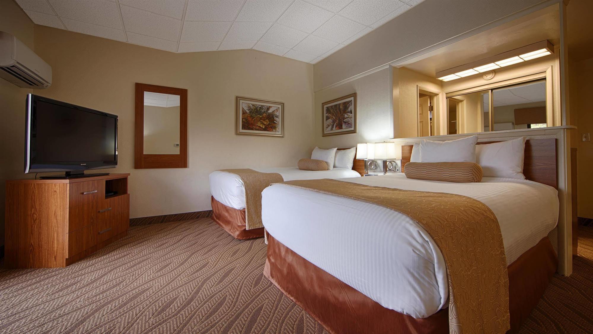 Western & 3* Naples