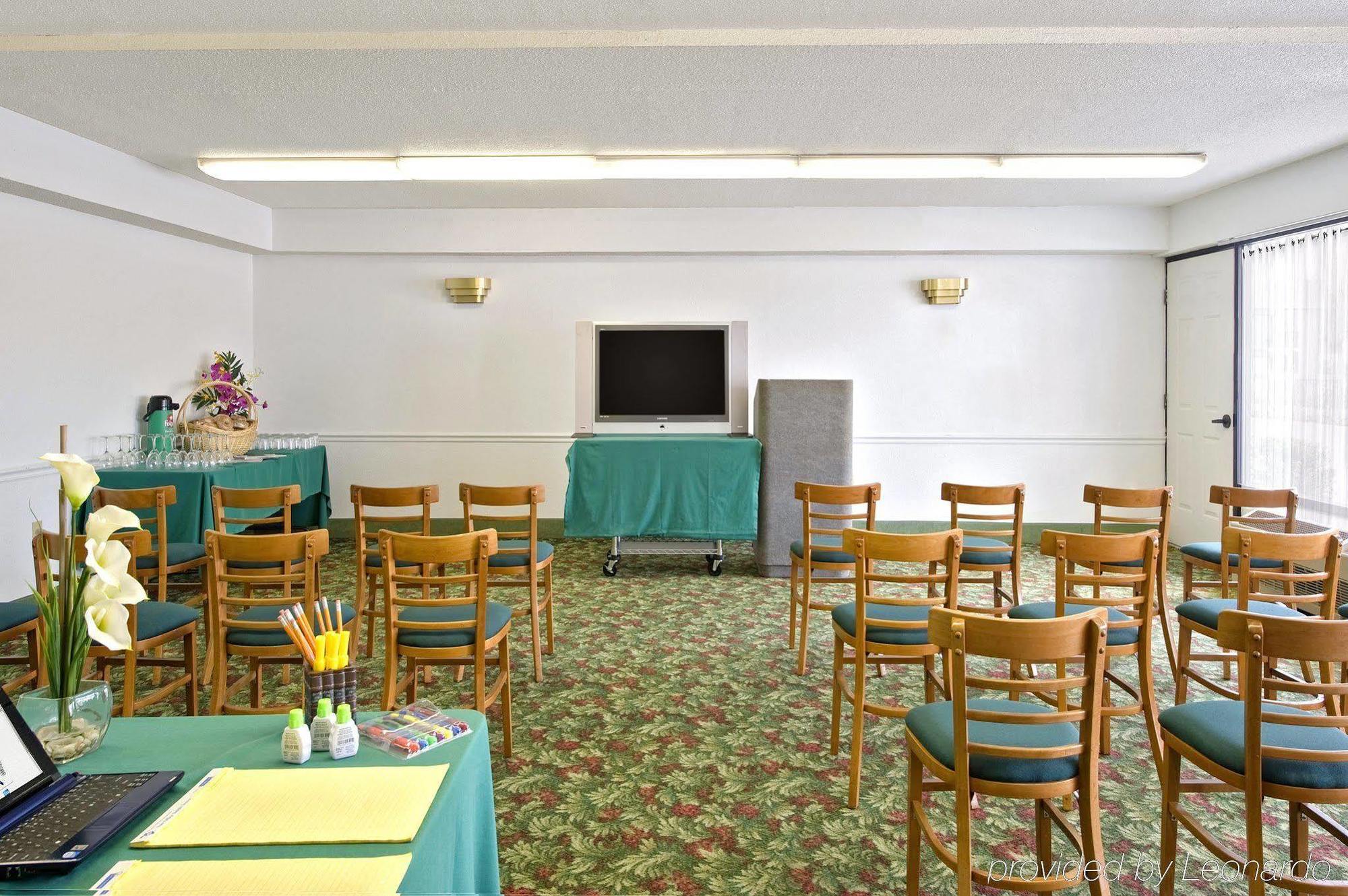 Motel Americas Value & 2*