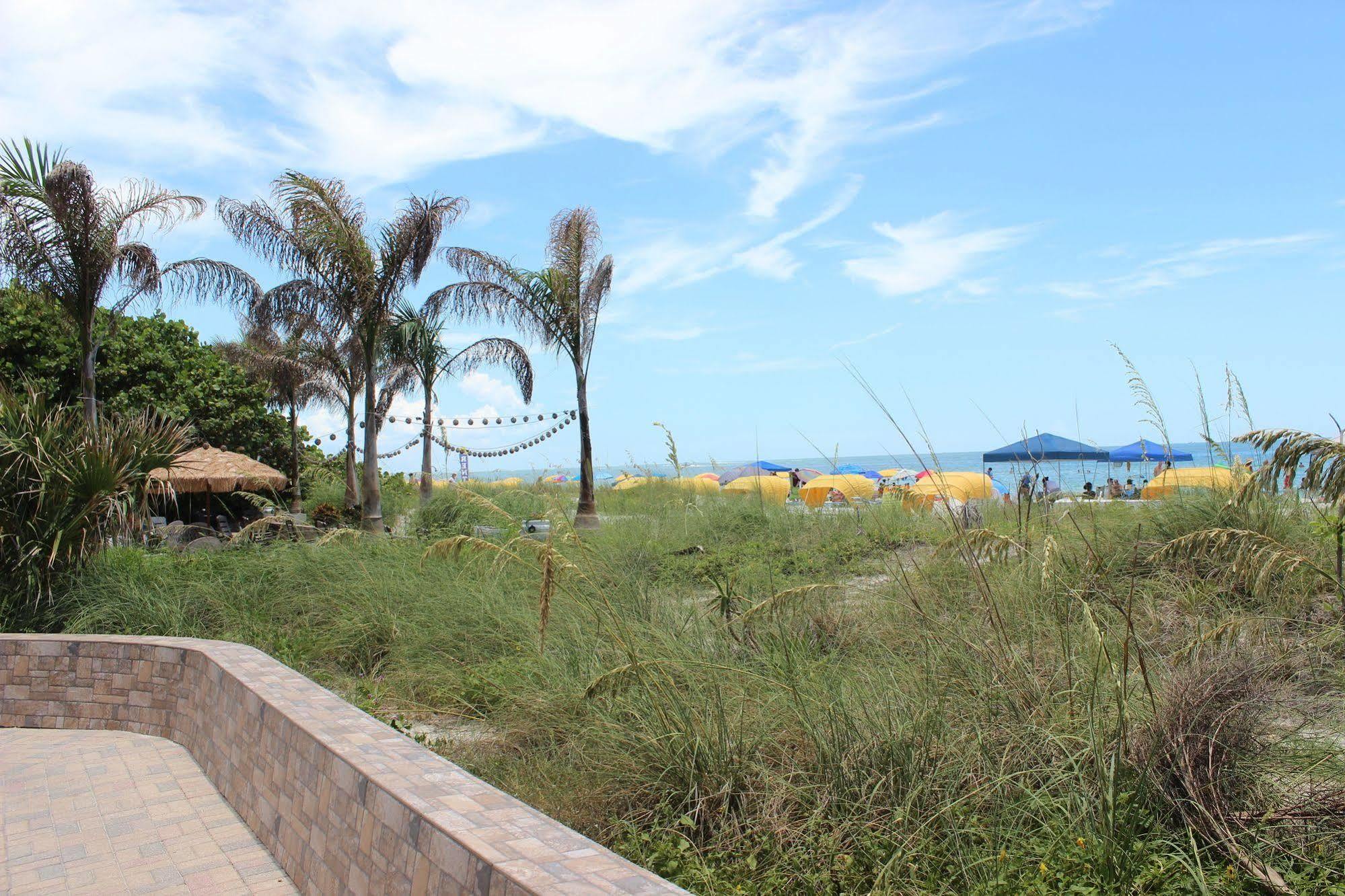 Beach Suites 3*