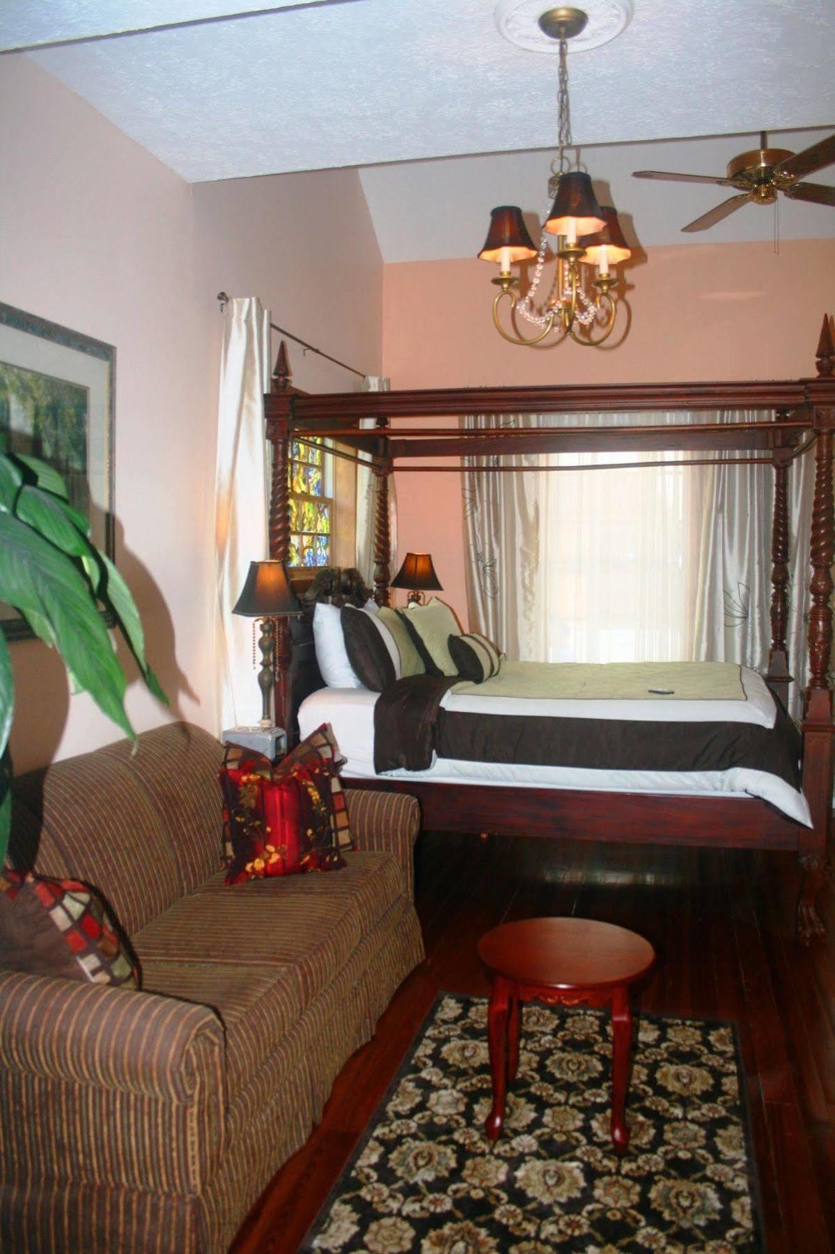 Old House And Restaurant 3*