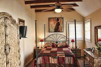 Bed & Breakfast Old House And Restaurant 3*