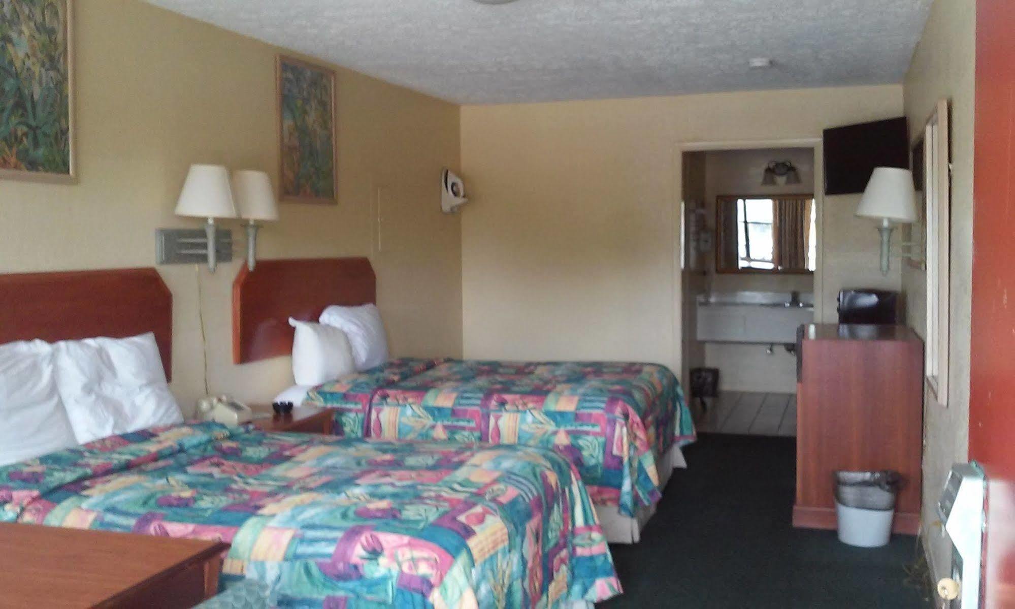 Summer Breeze Motel 2*