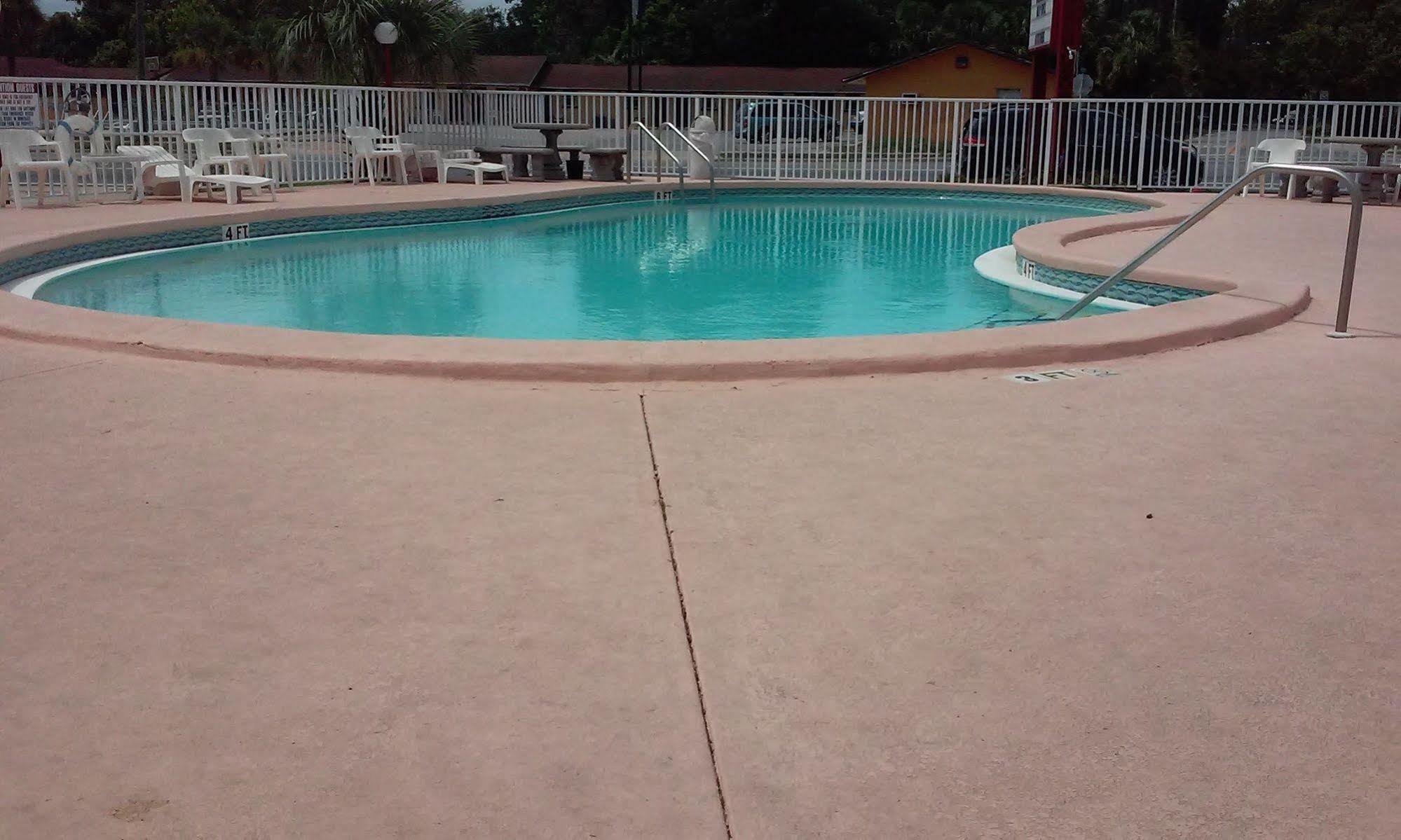 Summer Breeze Motel