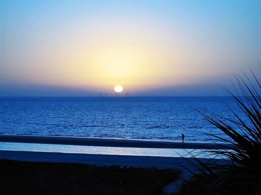 Sandalfoot Beachfront Hotel 3*