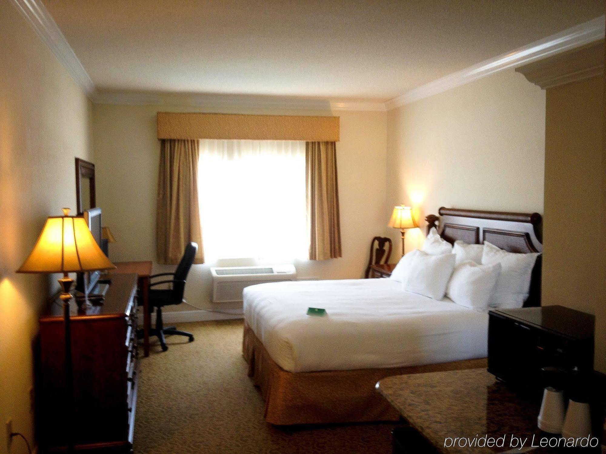 Amelia At The Hotel 2*
