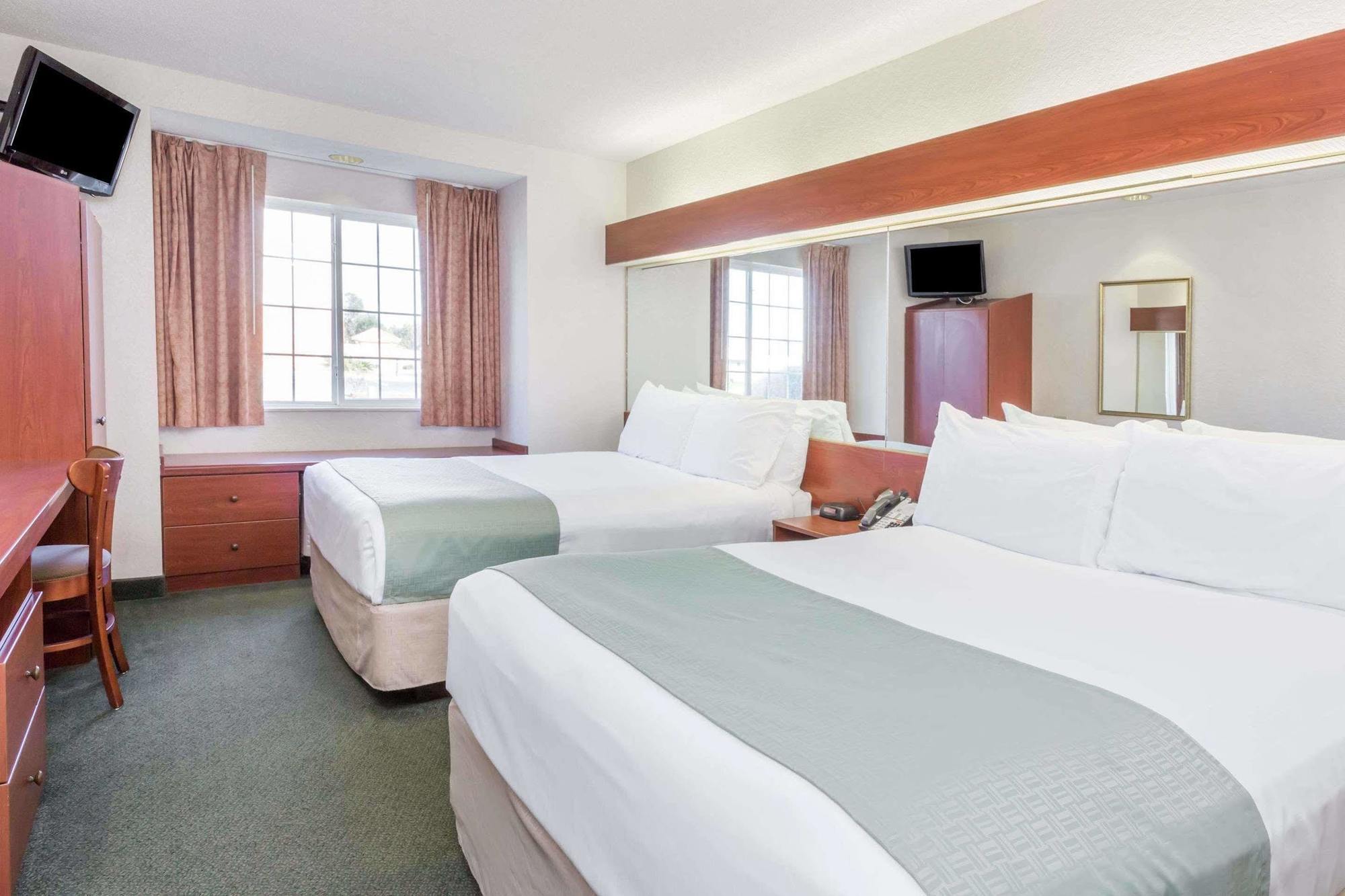 Hotel Microtel & 2*