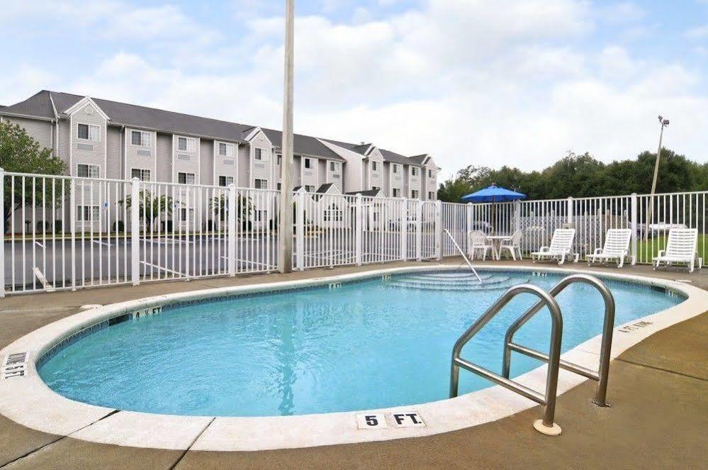 Hotel Microtel & 2*