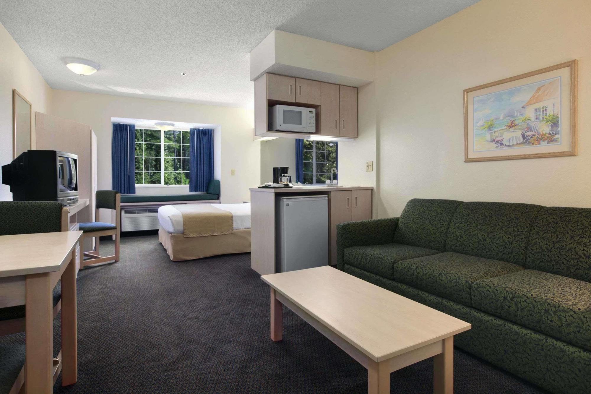 Microtel & By Wyndham I-95 Hotel Palm Coast
