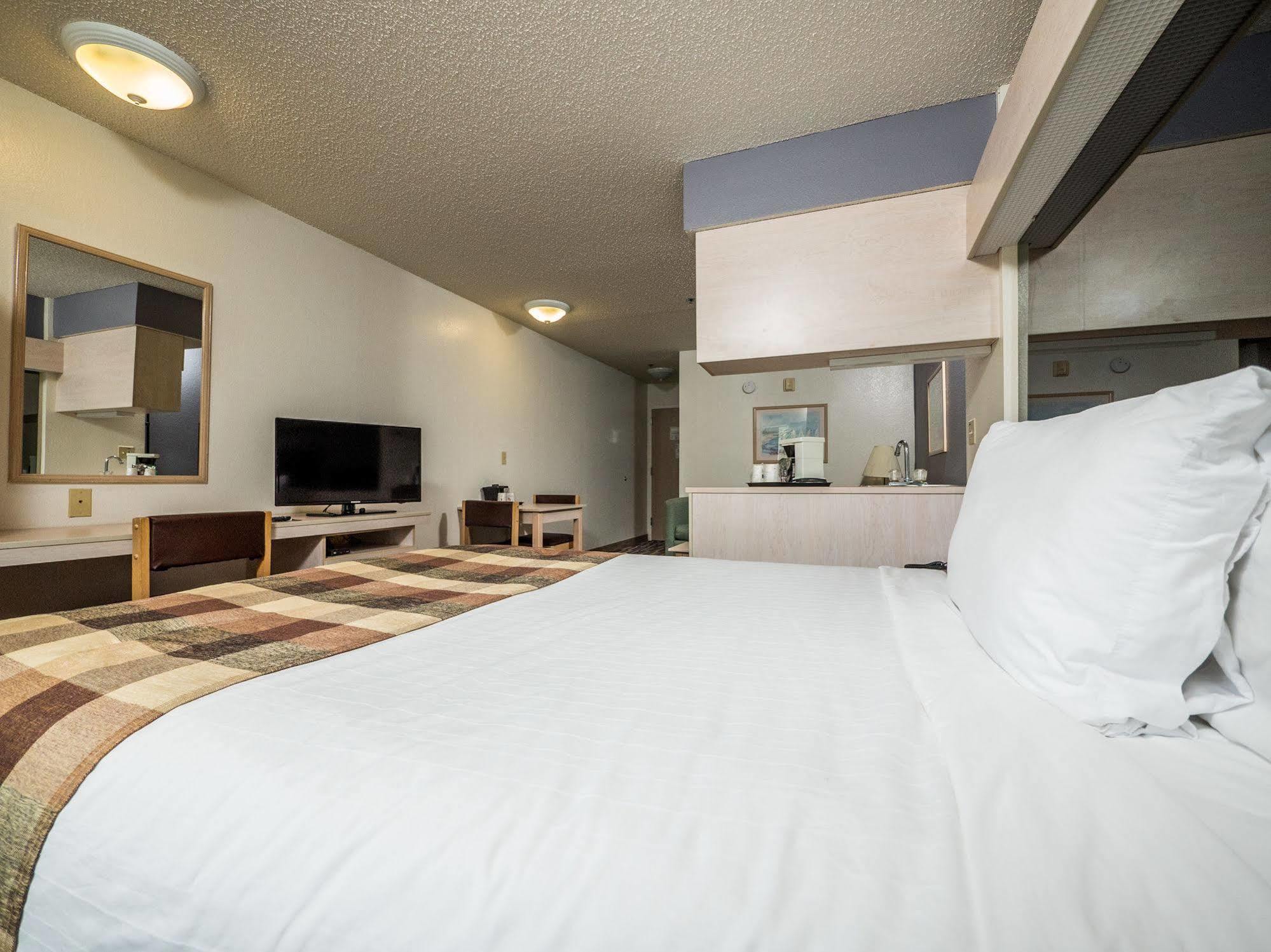 Microtel & By Wyndham I-95 Hotel