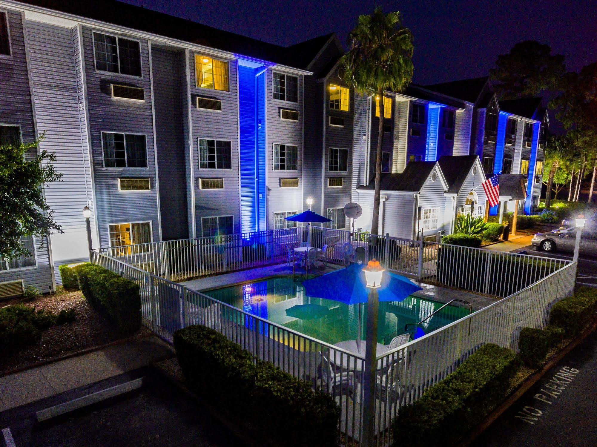 Microtel & By Wyndham I-95 Hotel 2*