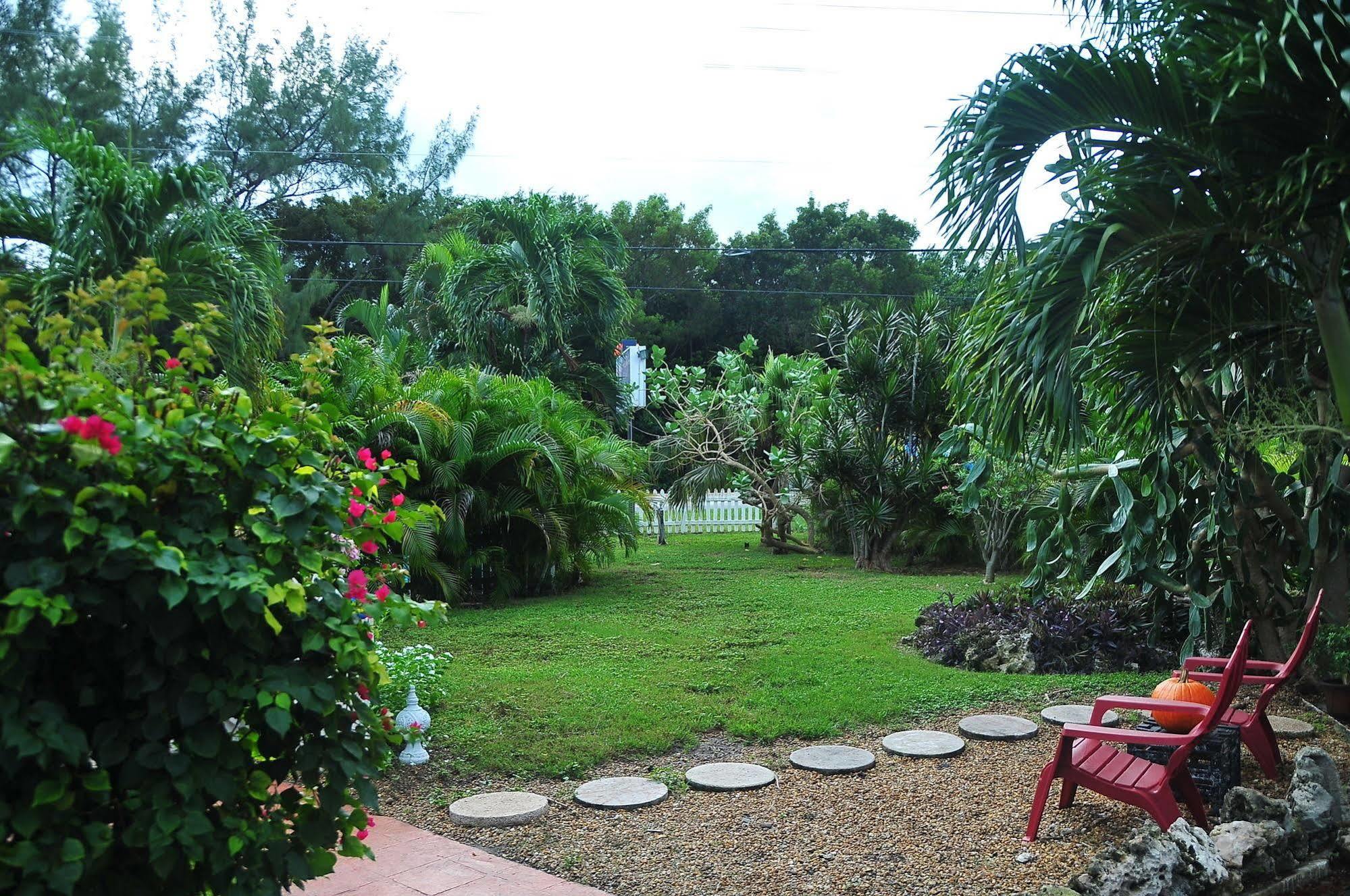 Conch On Motel Tavernier