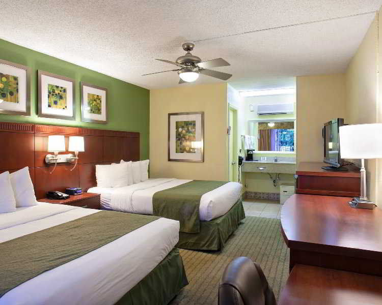 Quality & Airport-cruise Port 3*