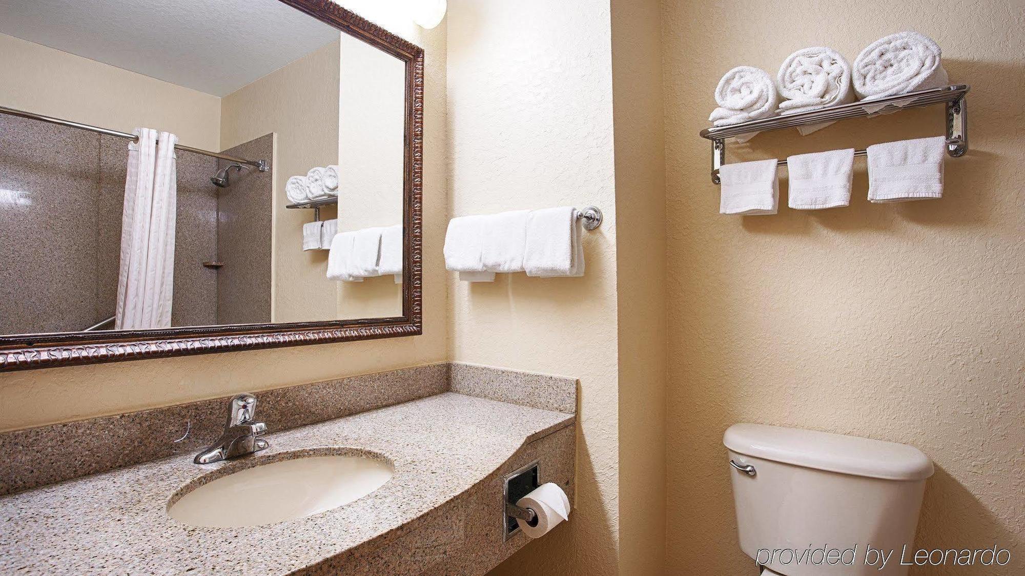 Western Edgewater Hotel 3*