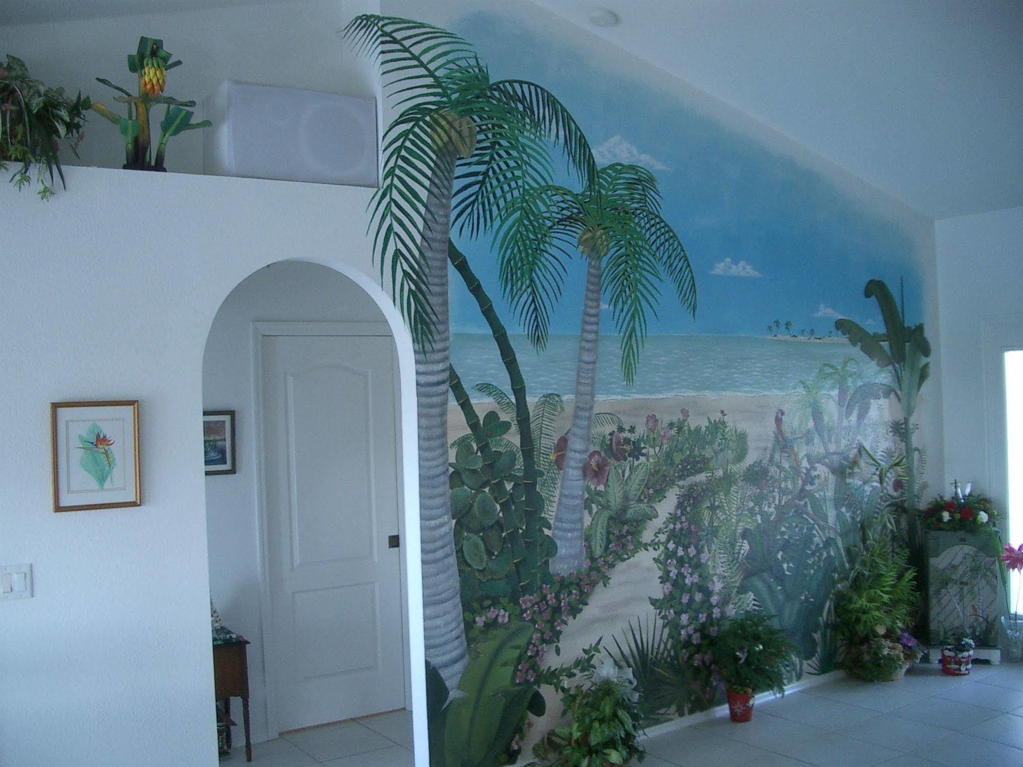 Tropical Paradise 2*
