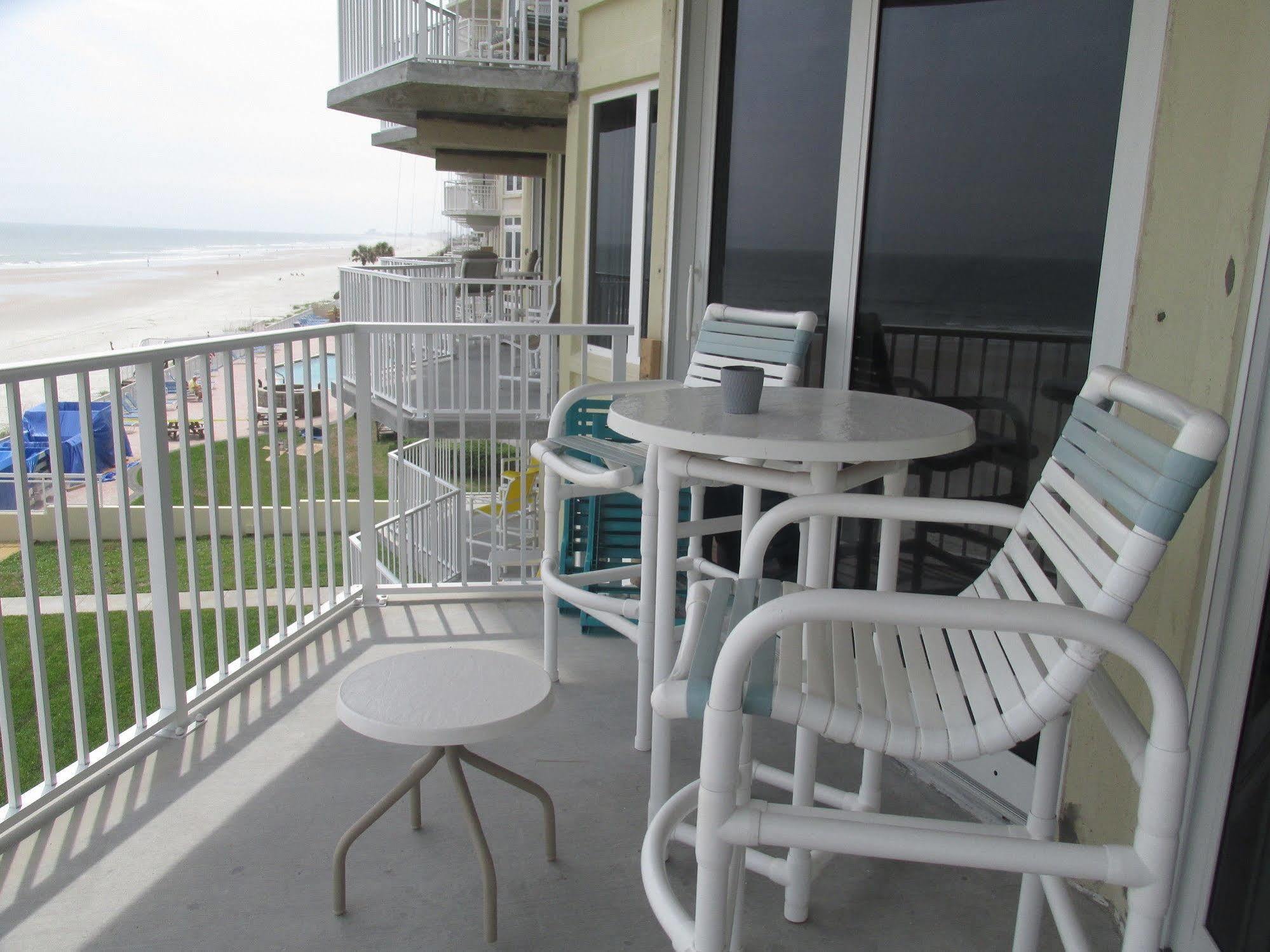 Shores Club