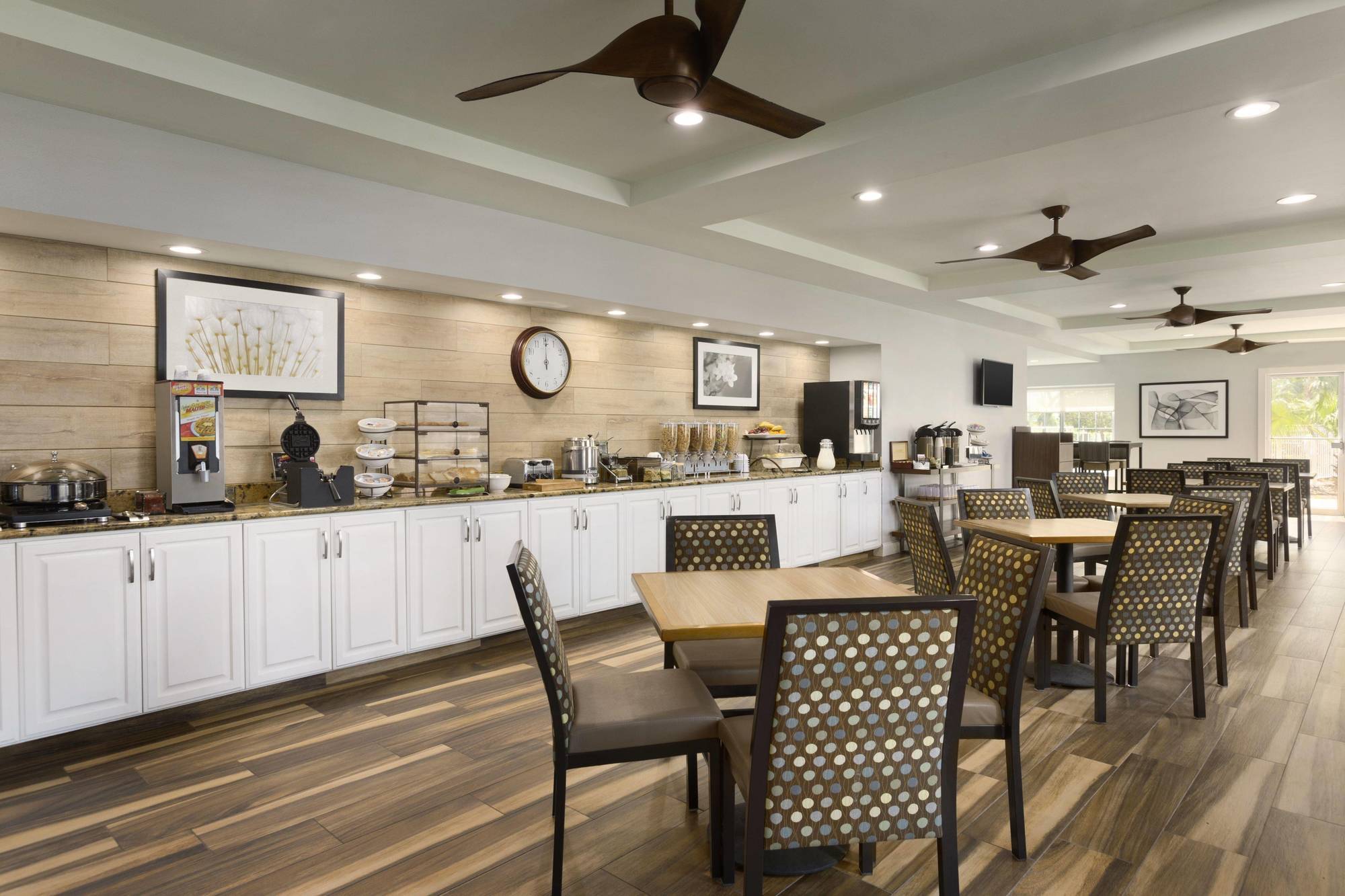 Hotel Surestay By Western Vero