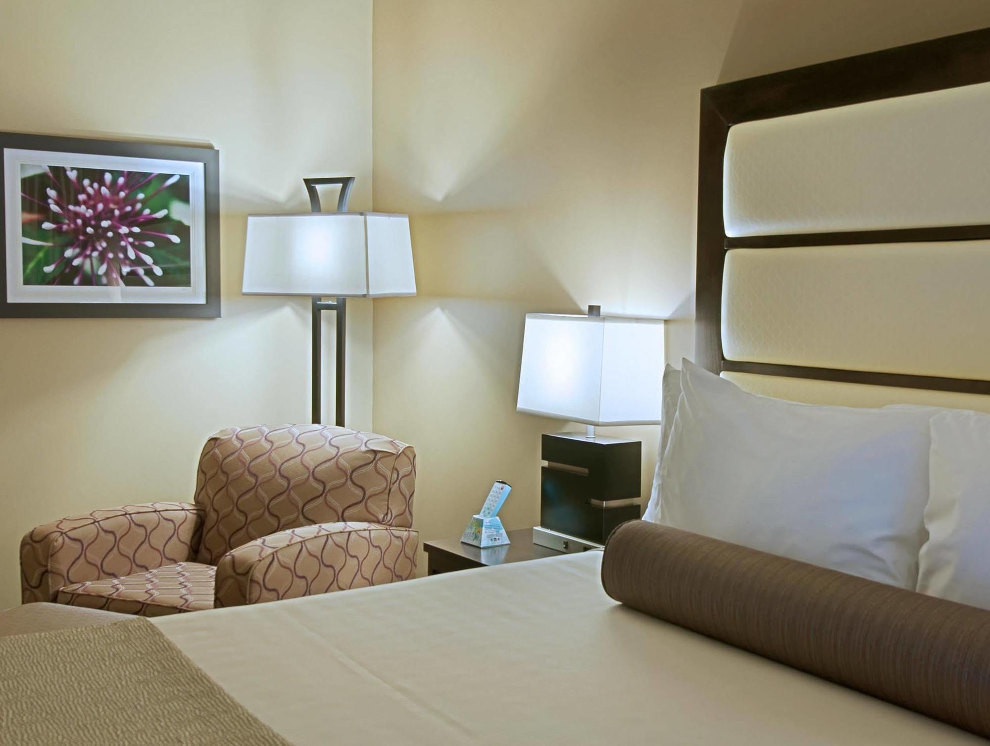 Western Miami Airport North & 3*