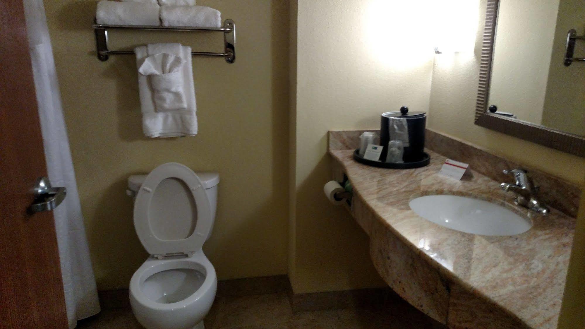Hotel Express & Perry, An Ihg