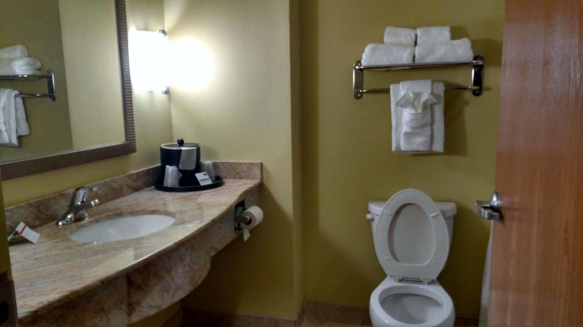 Express & Perry, An Ihg Hotel 2*
