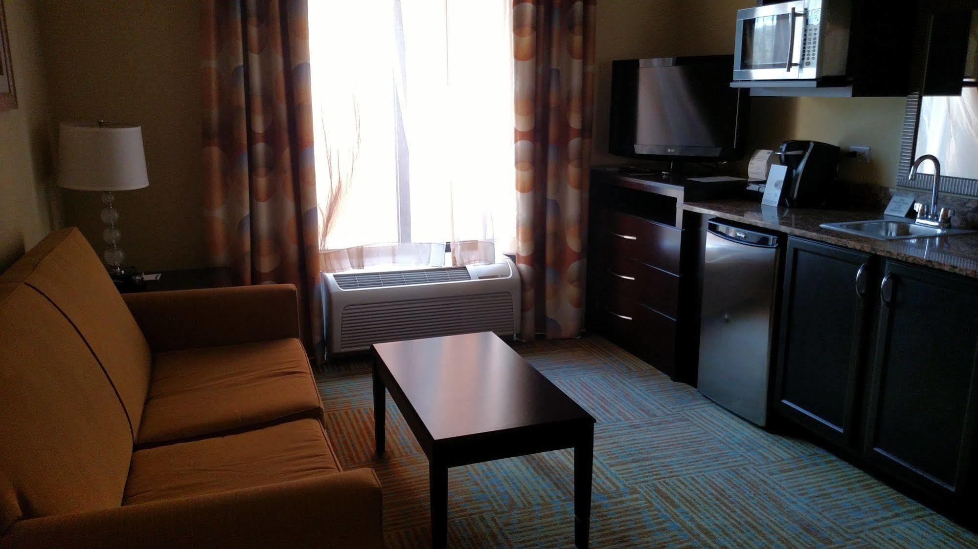Express & Perry, An Ihg 2* Perry