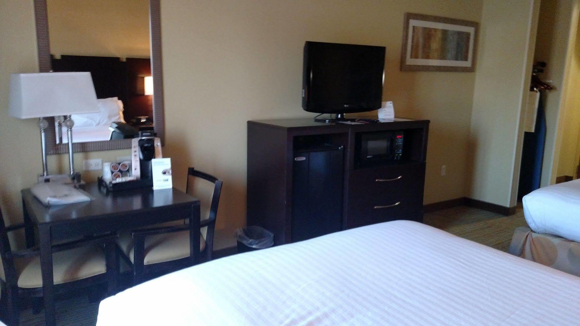 Hotel Express & Perry, An Ihg