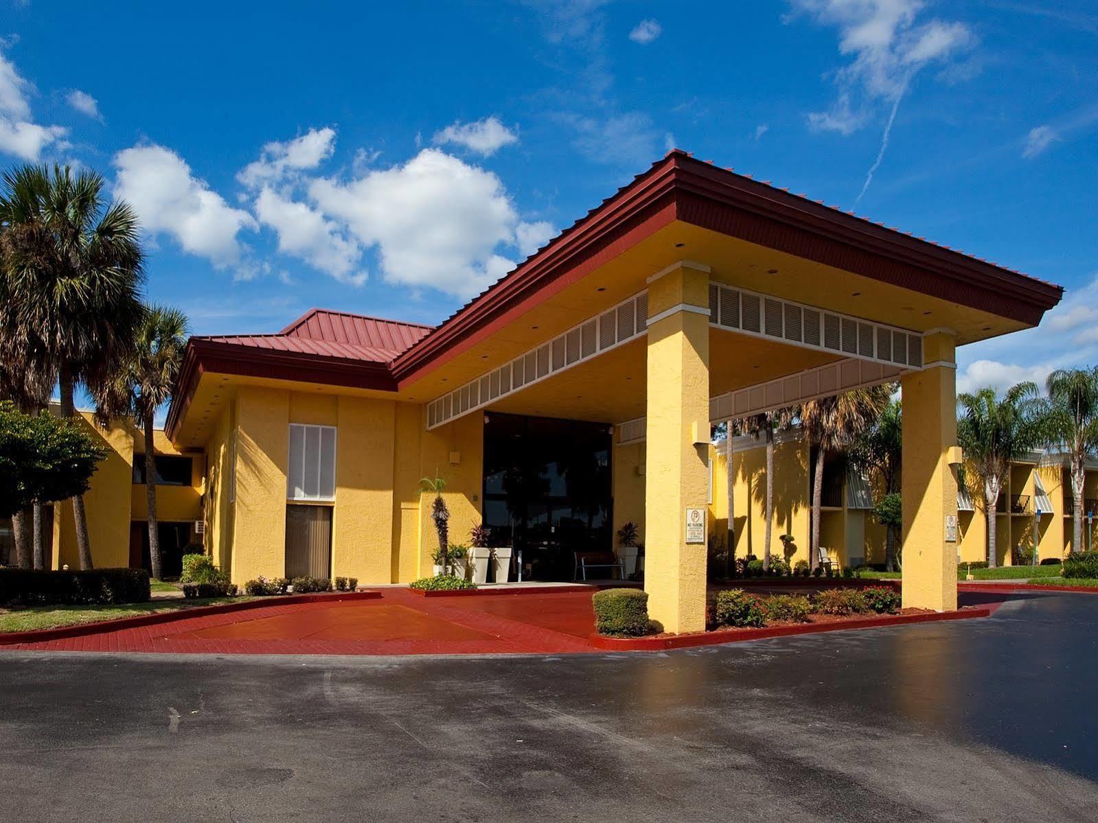 Hotel Western International Speedway 3*