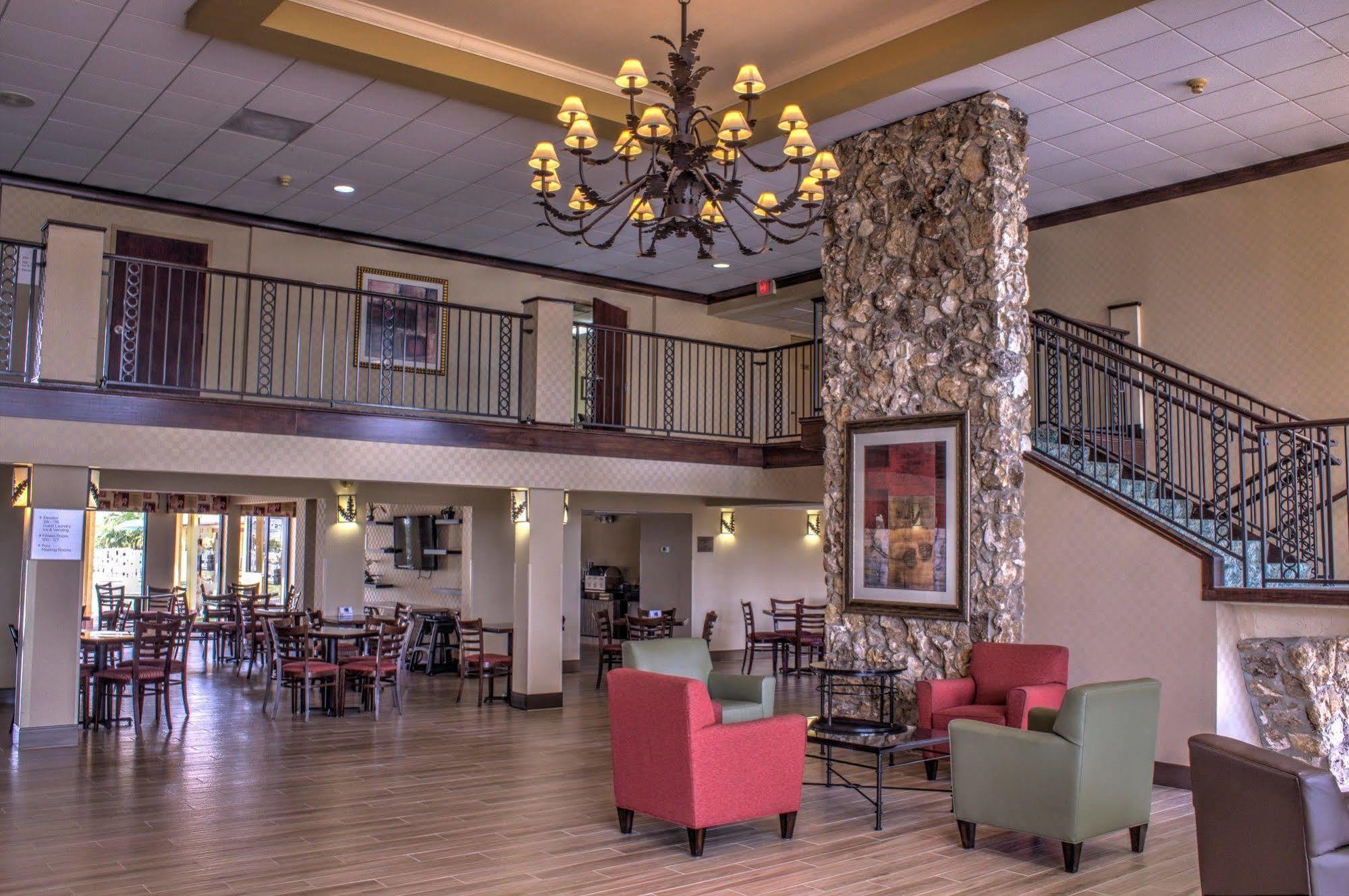Hotel Western International Speedway 3*