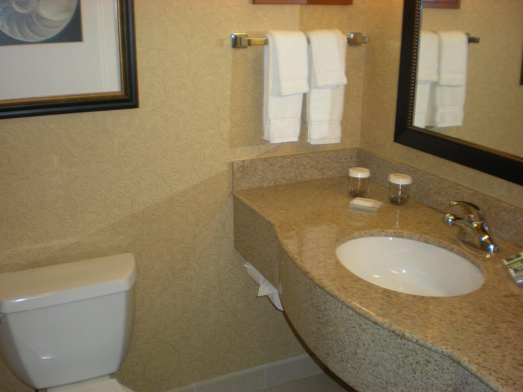 Hotel Hilton Garden Town Center 3*
