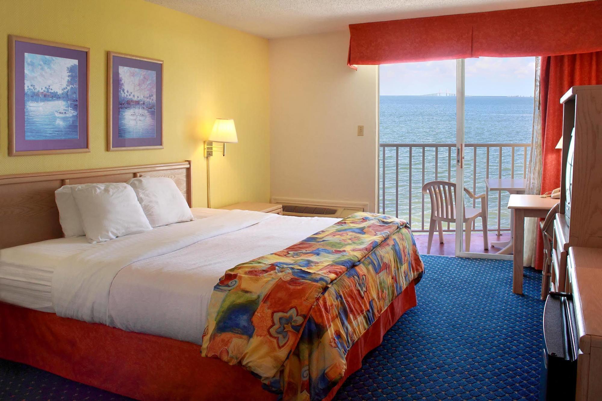 Hotel Magnuson Marina Cove