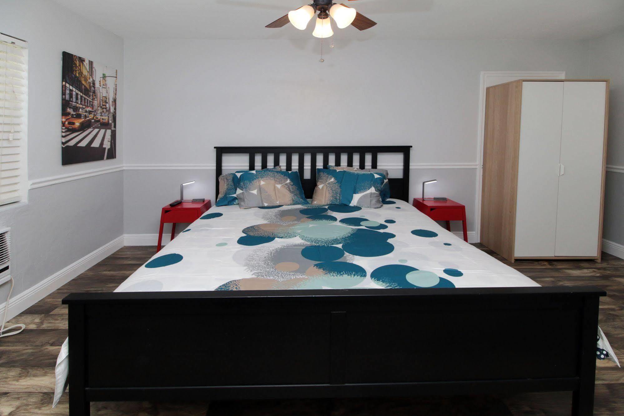 The Dolphin Motel 3*