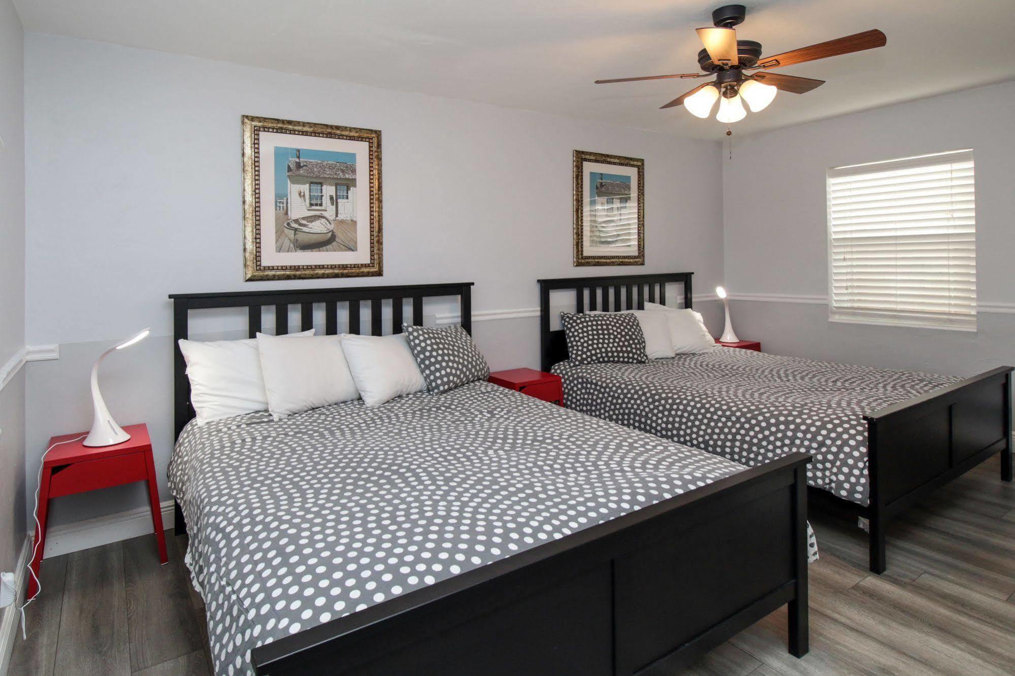 The Dolphin Motel 3*