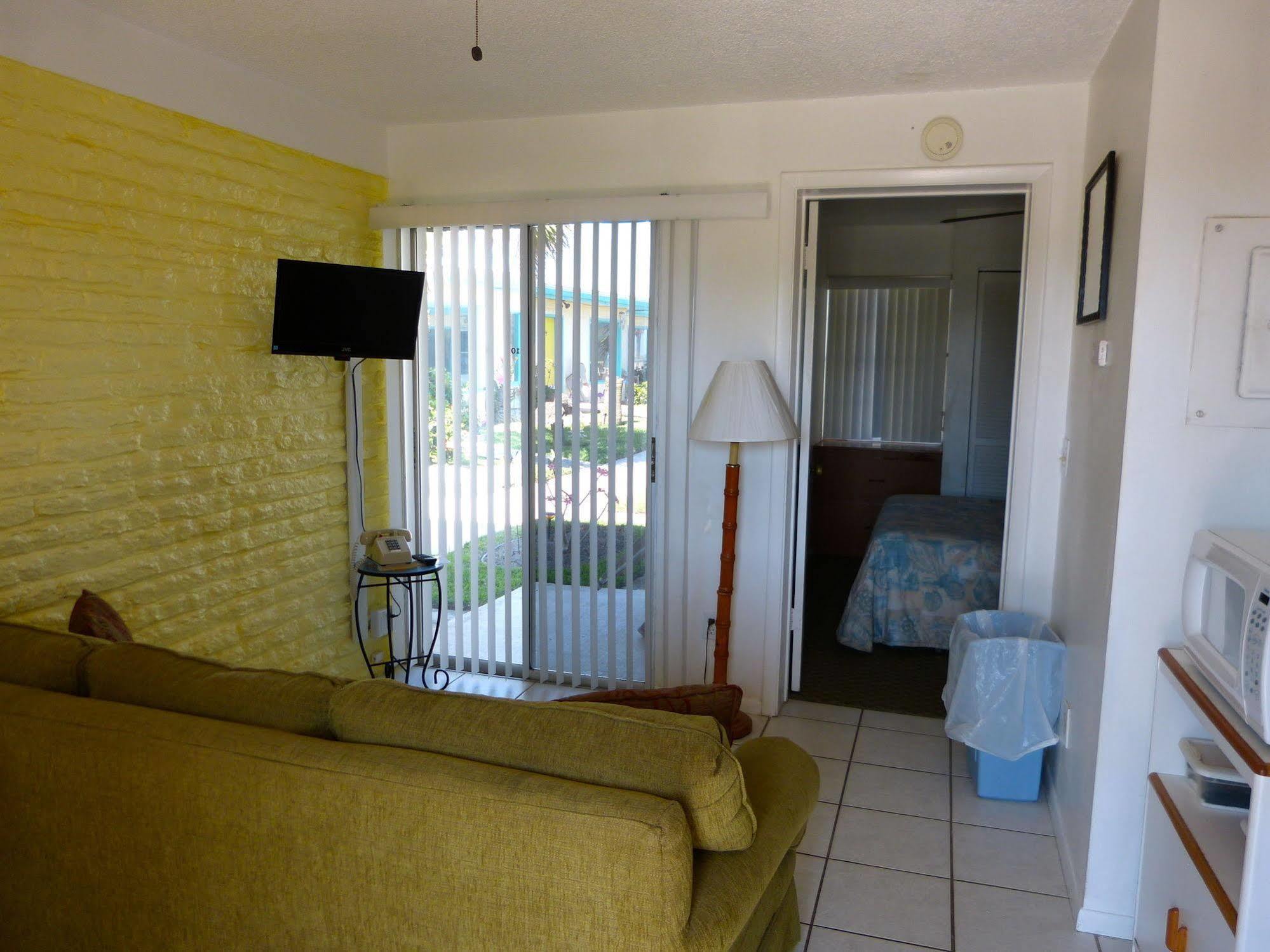 Island 2* Cocoa Beach