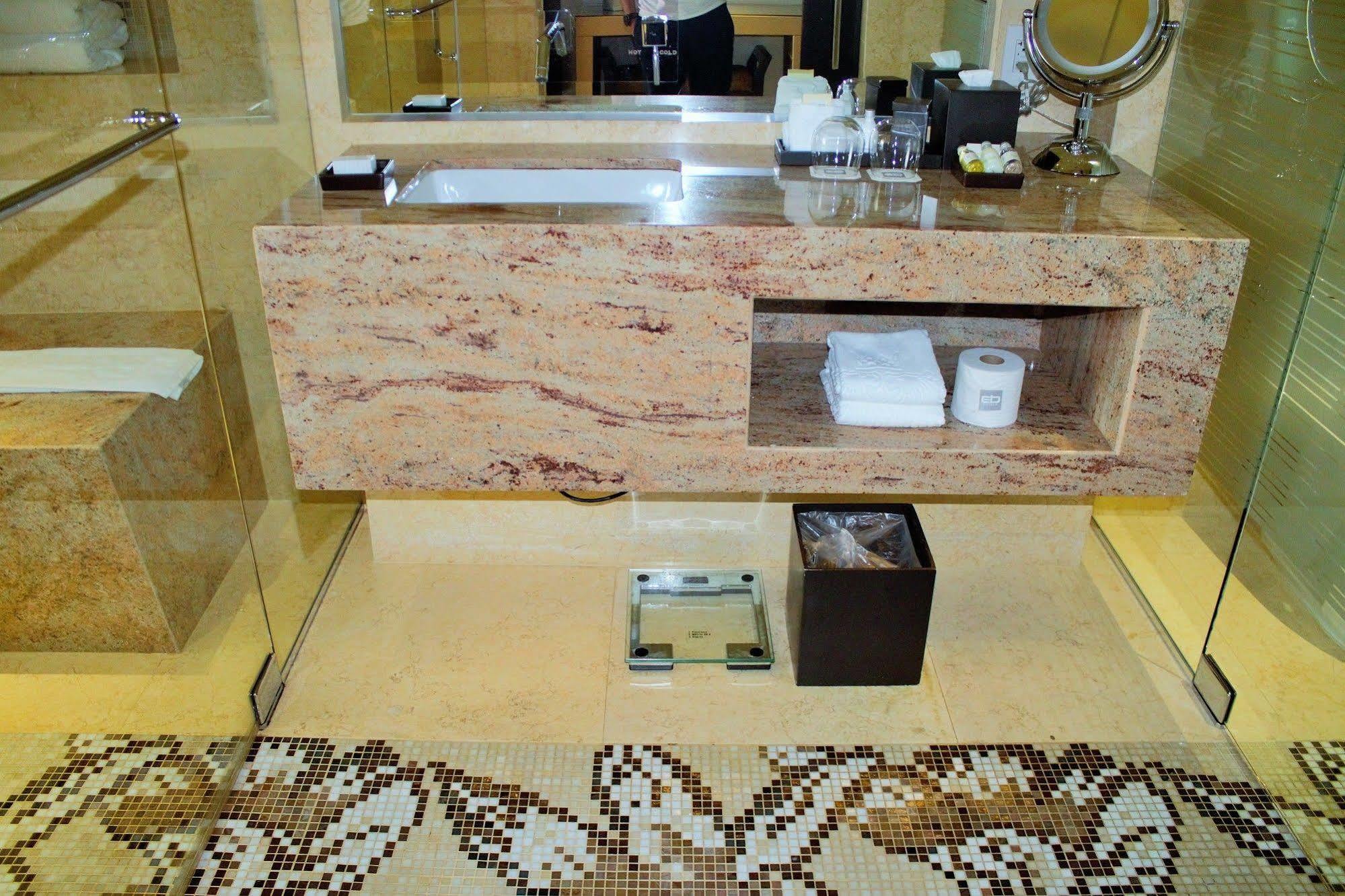 Hotel Eb Miami Airport 4*
