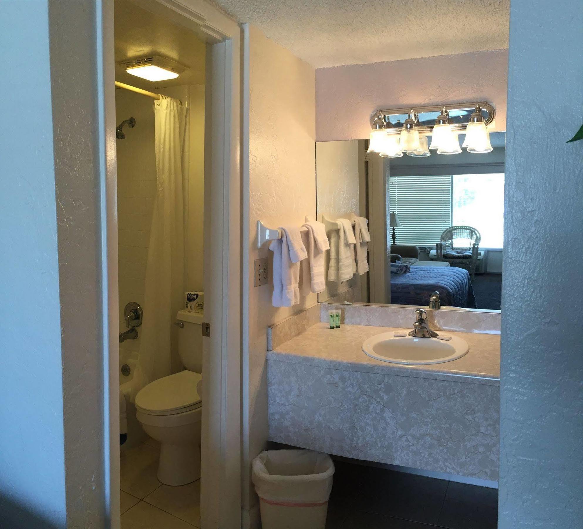 Flamingo & Villas North Naples Motel