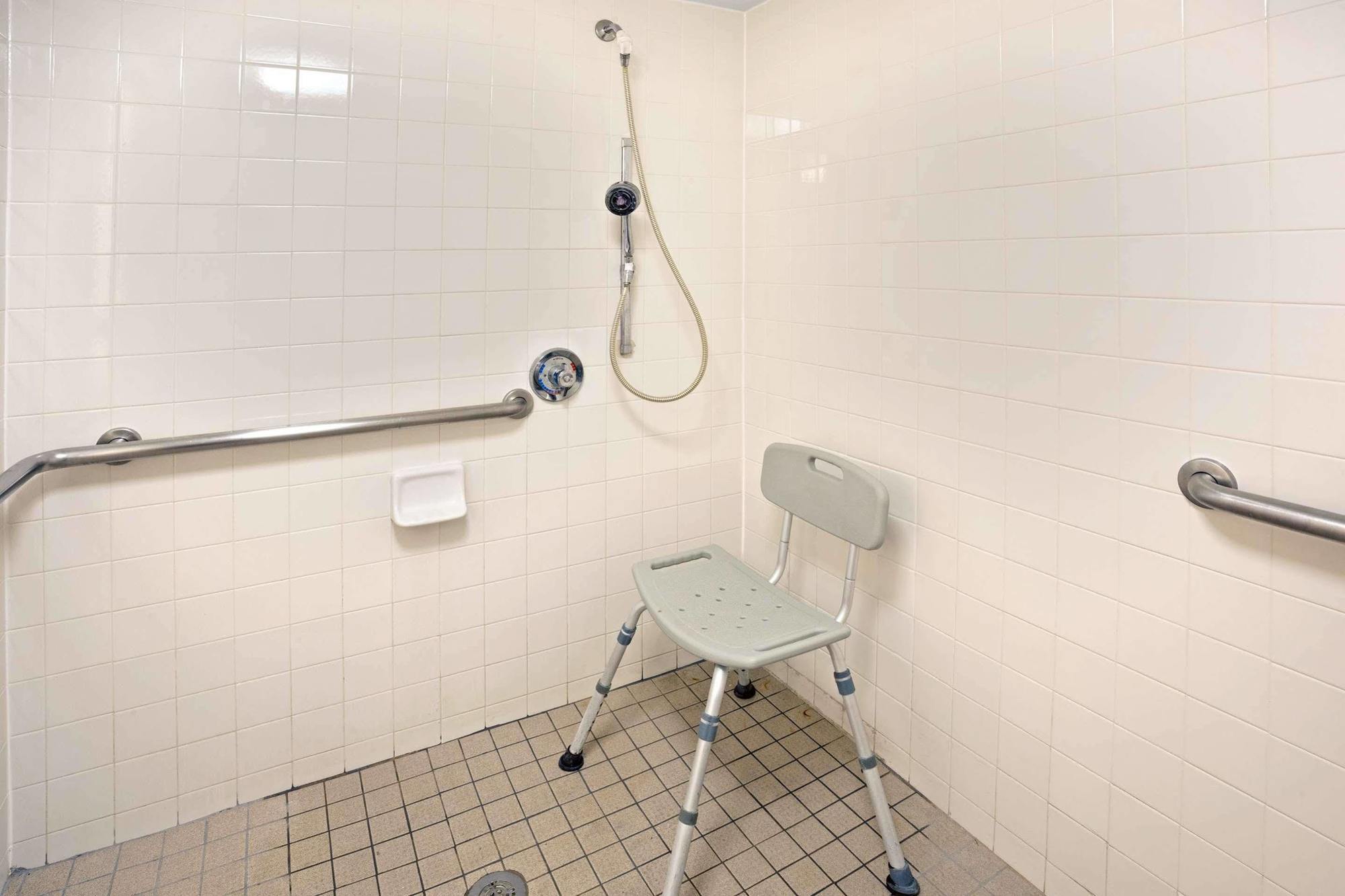 Days By Wyndham South Memorial Hospital 2*