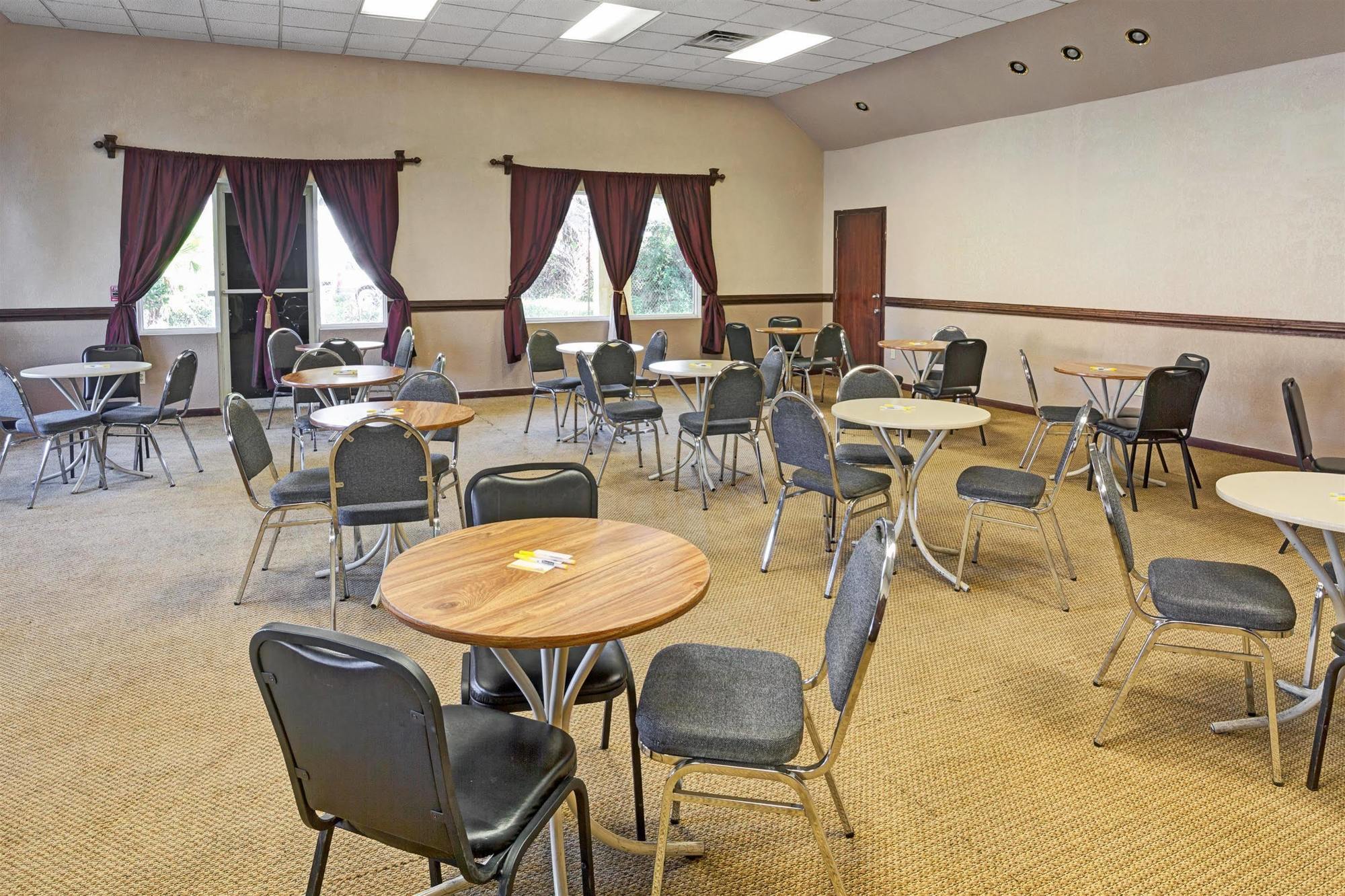 Motel Days By Wyndham South Memorial Hospital Jacksonville