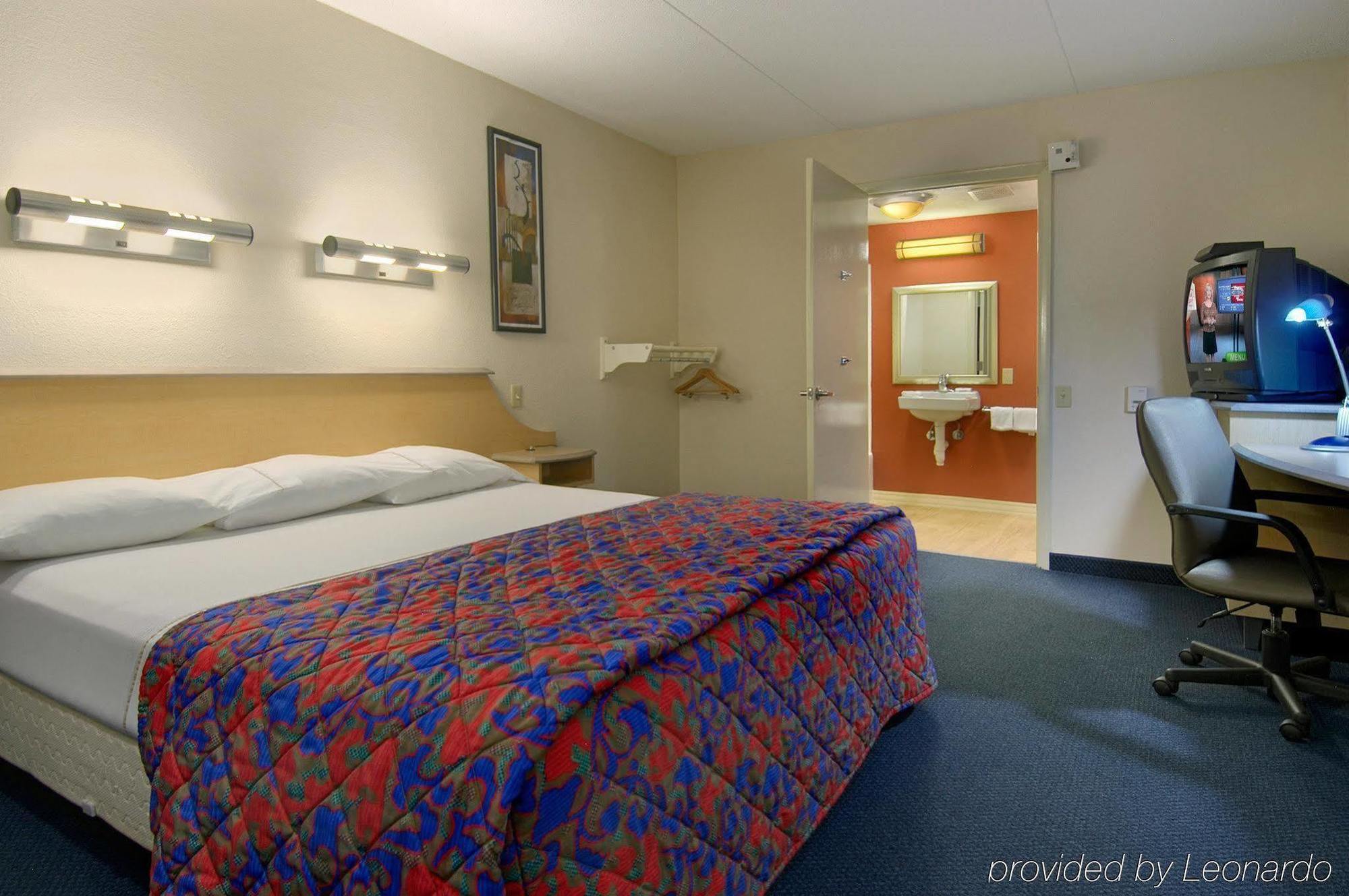 Red Roof - Orange Park Hotel 2*