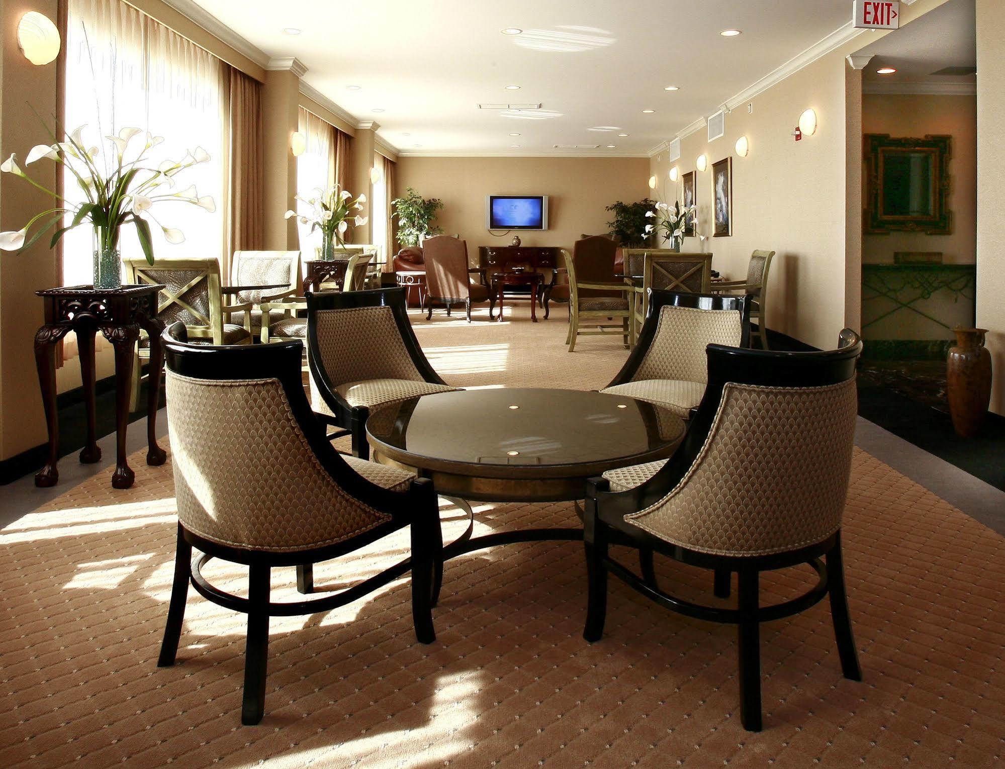 Crowne Plaza Grand Hotel