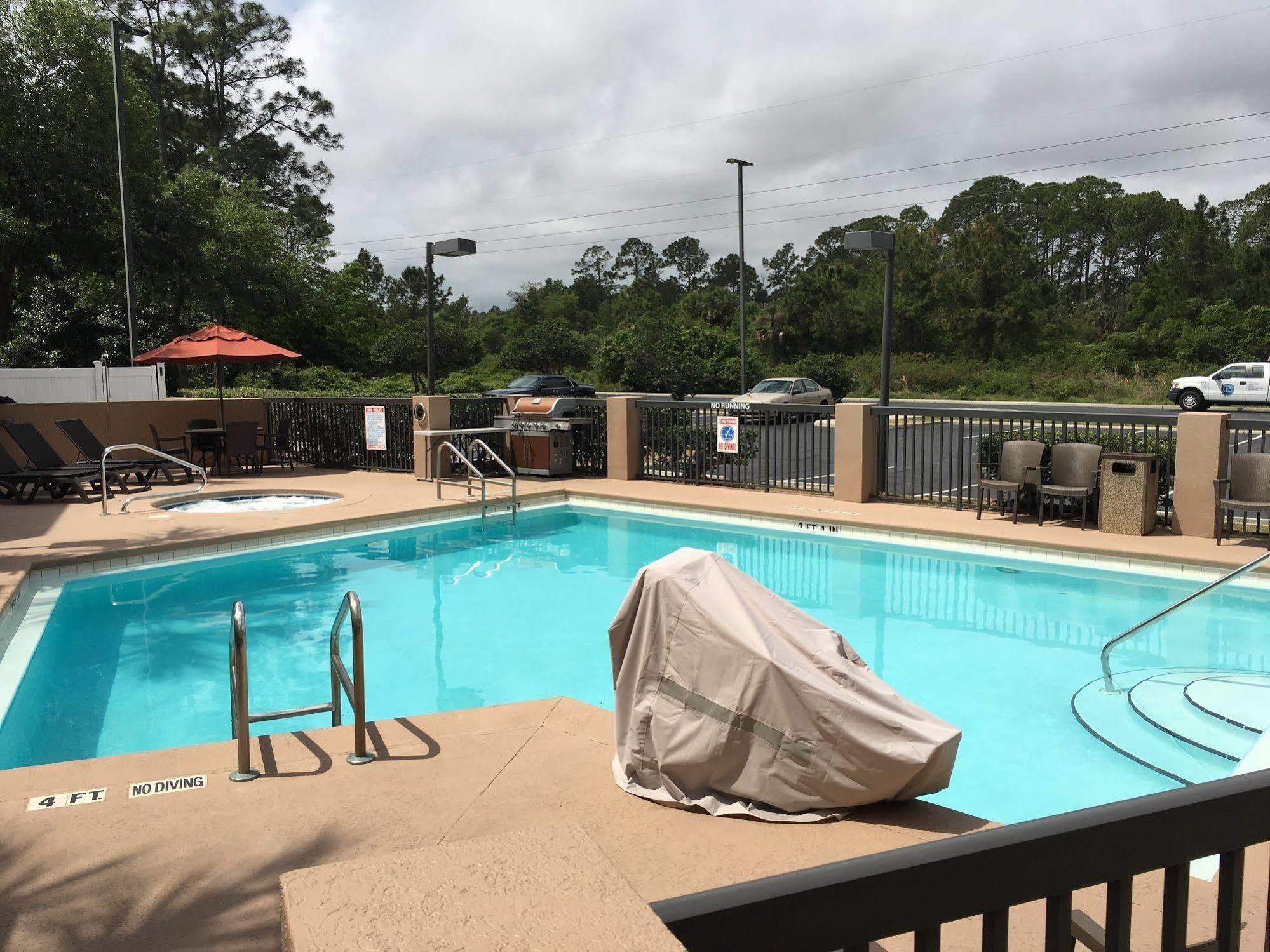 Red Roof Plus+ Hotel Palm Coast