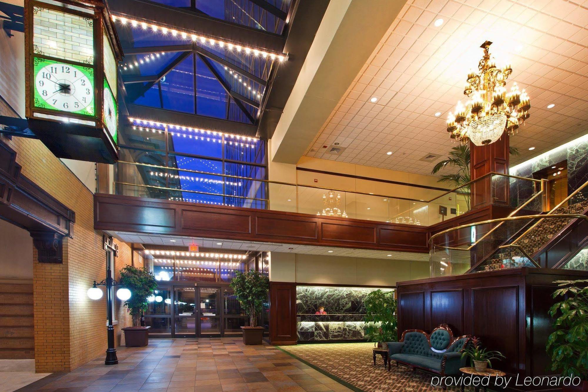 Hotel Crowne Plaza Grand 4*