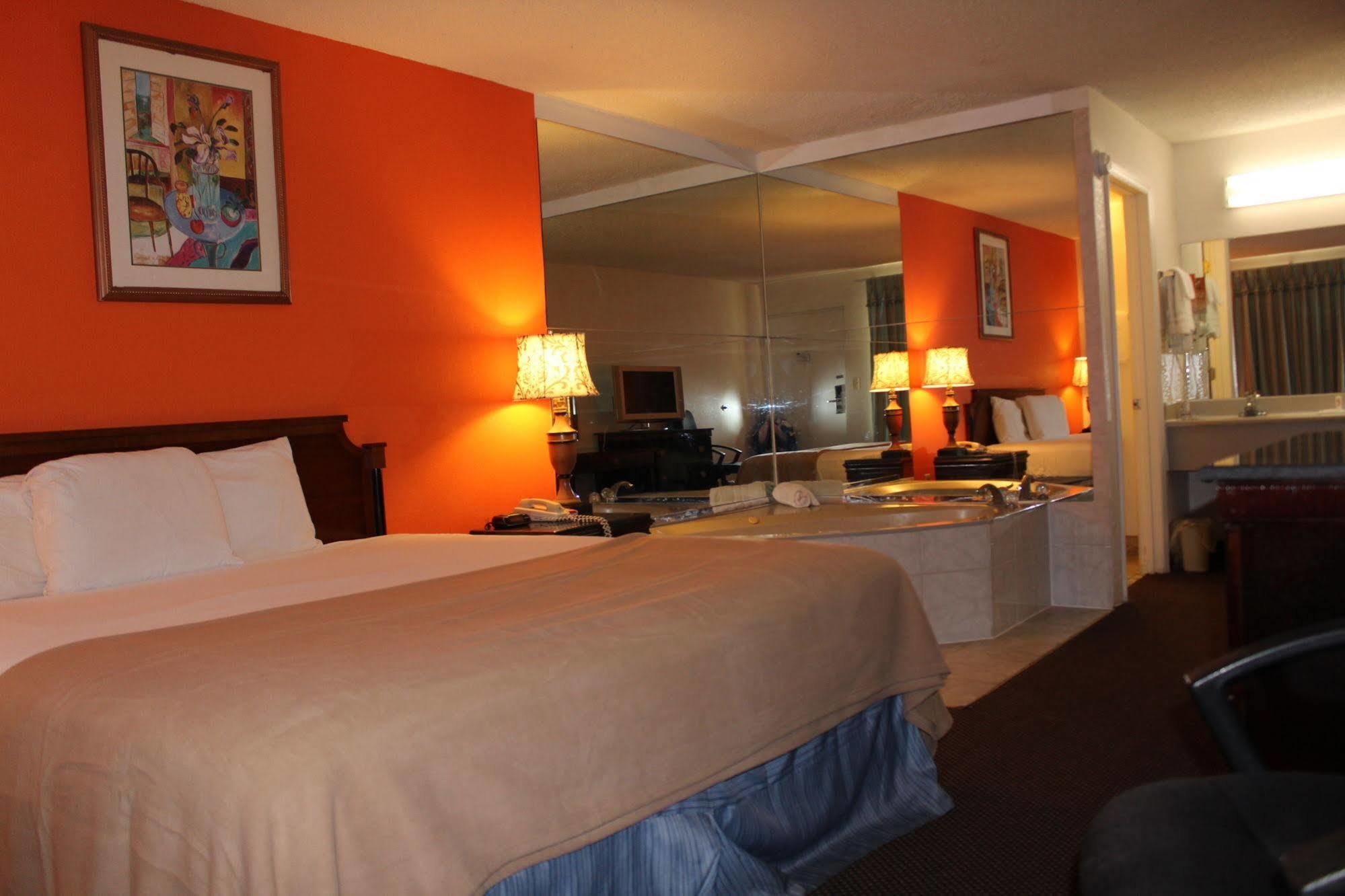 Clarion & Kissimmee-lake Buena Vista South Hotel Kissimmee