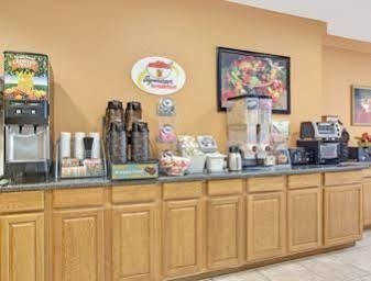 Super 8 By Wyndham Daytona Hotel 2*