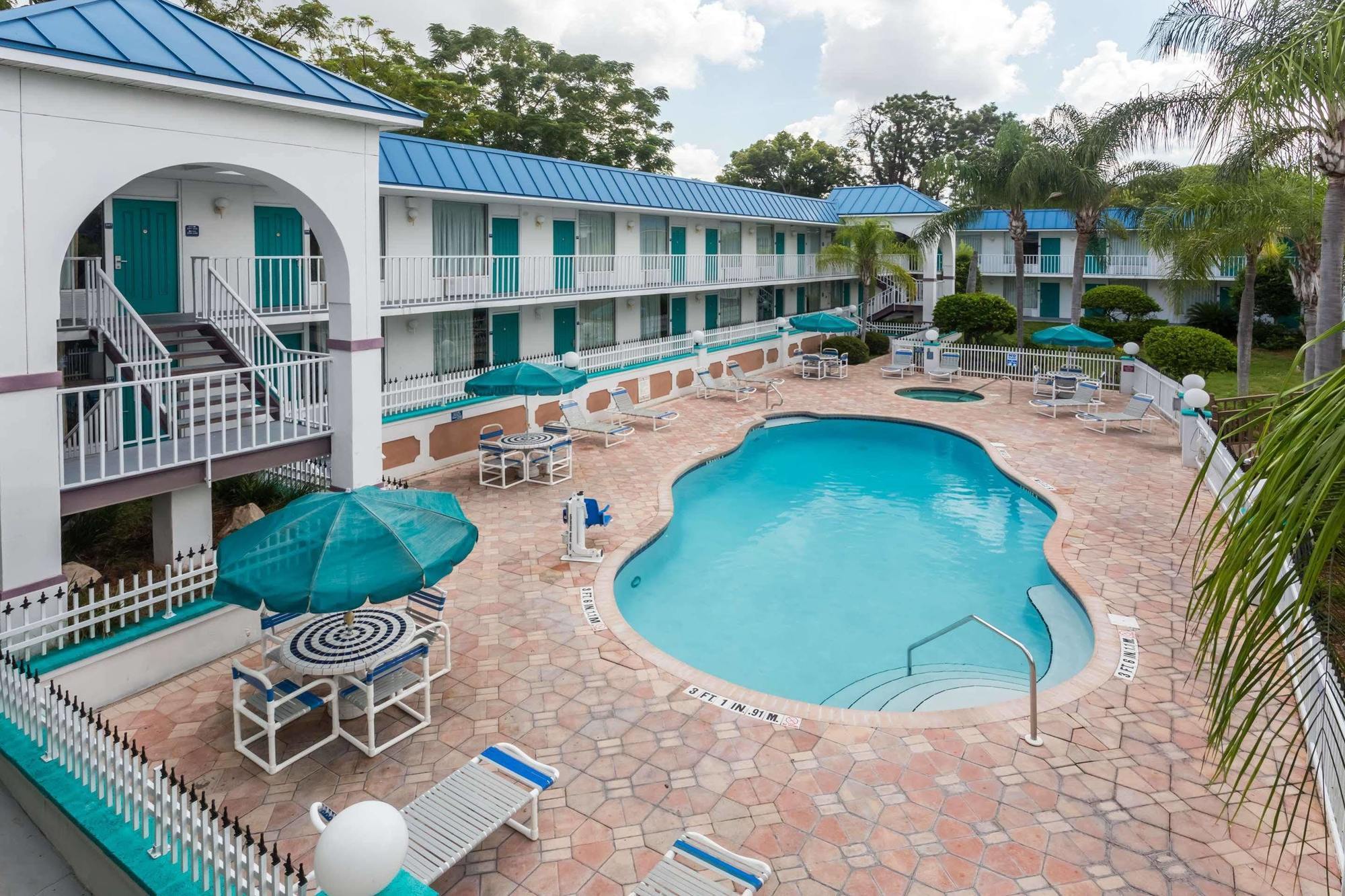 Days & By Wyndham Hotel