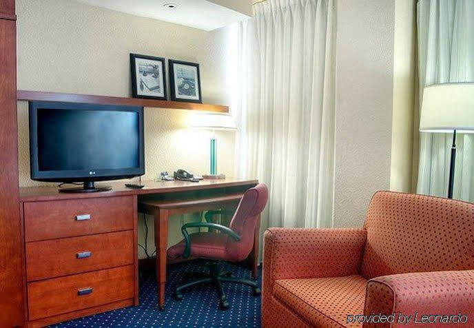Courtyard By Marriott Downtown St. Petersburg