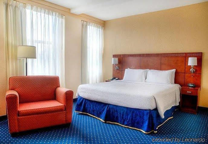 Courtyard By Marriott Downtown