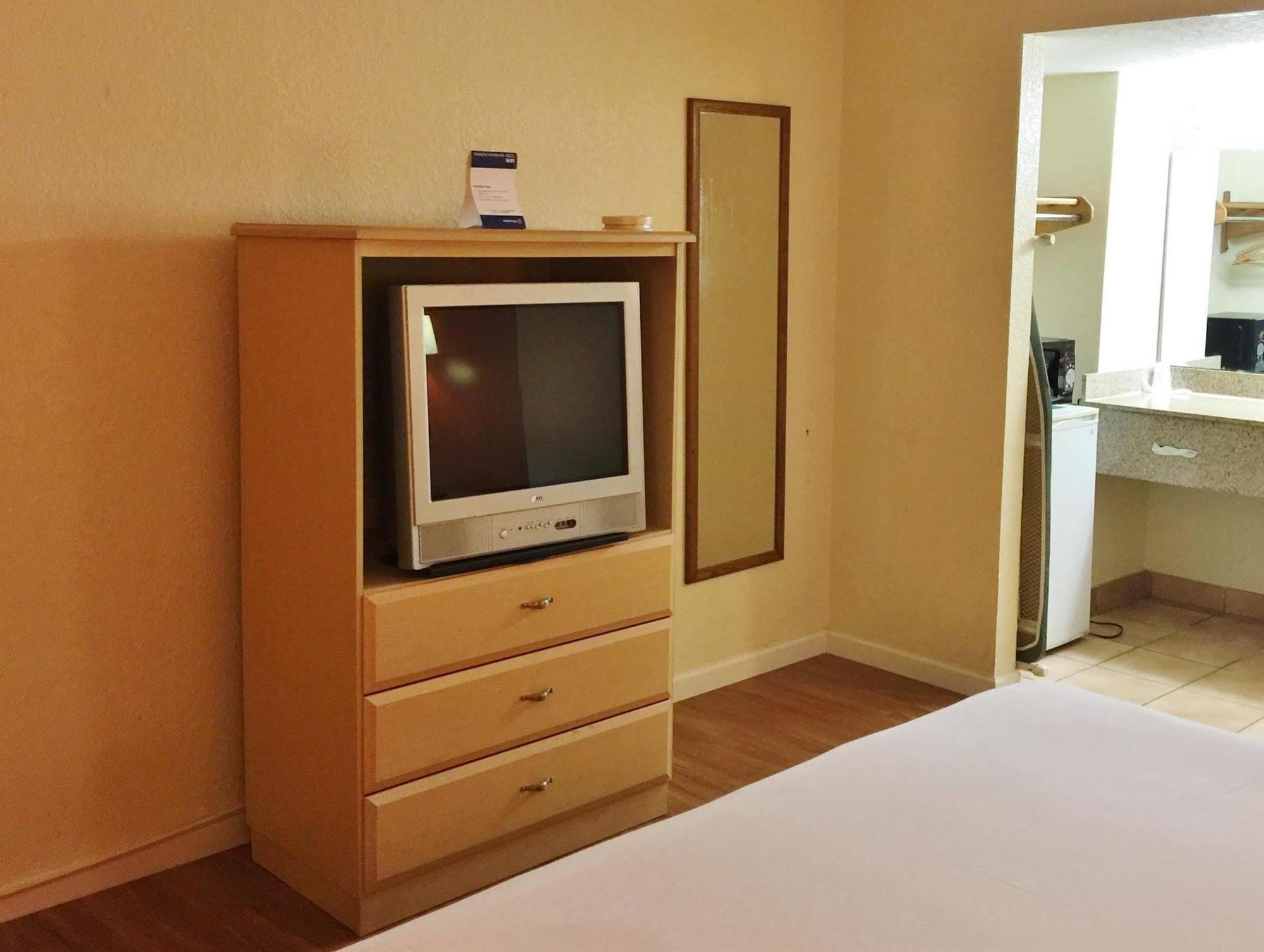 Country Hearth Inn- Kissimmee